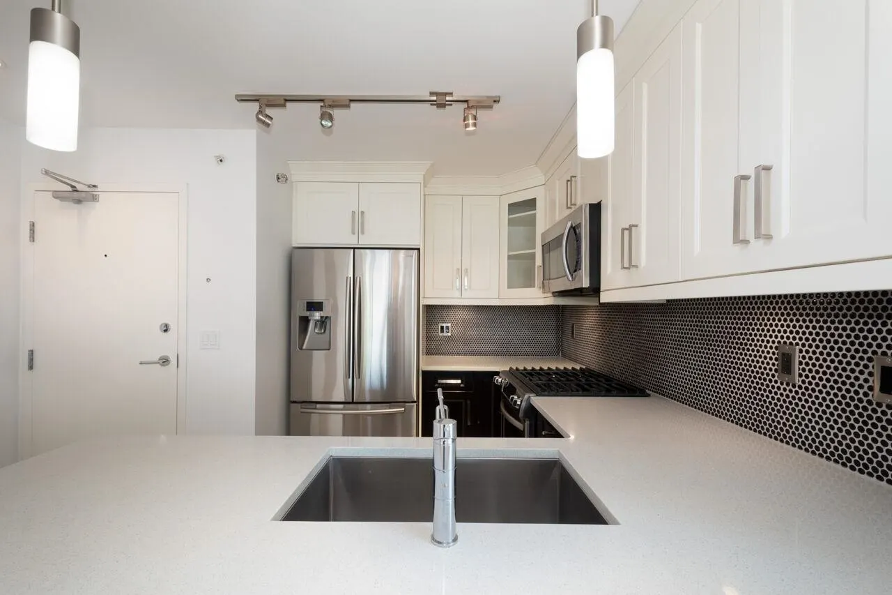 301 4548 Hastings Street