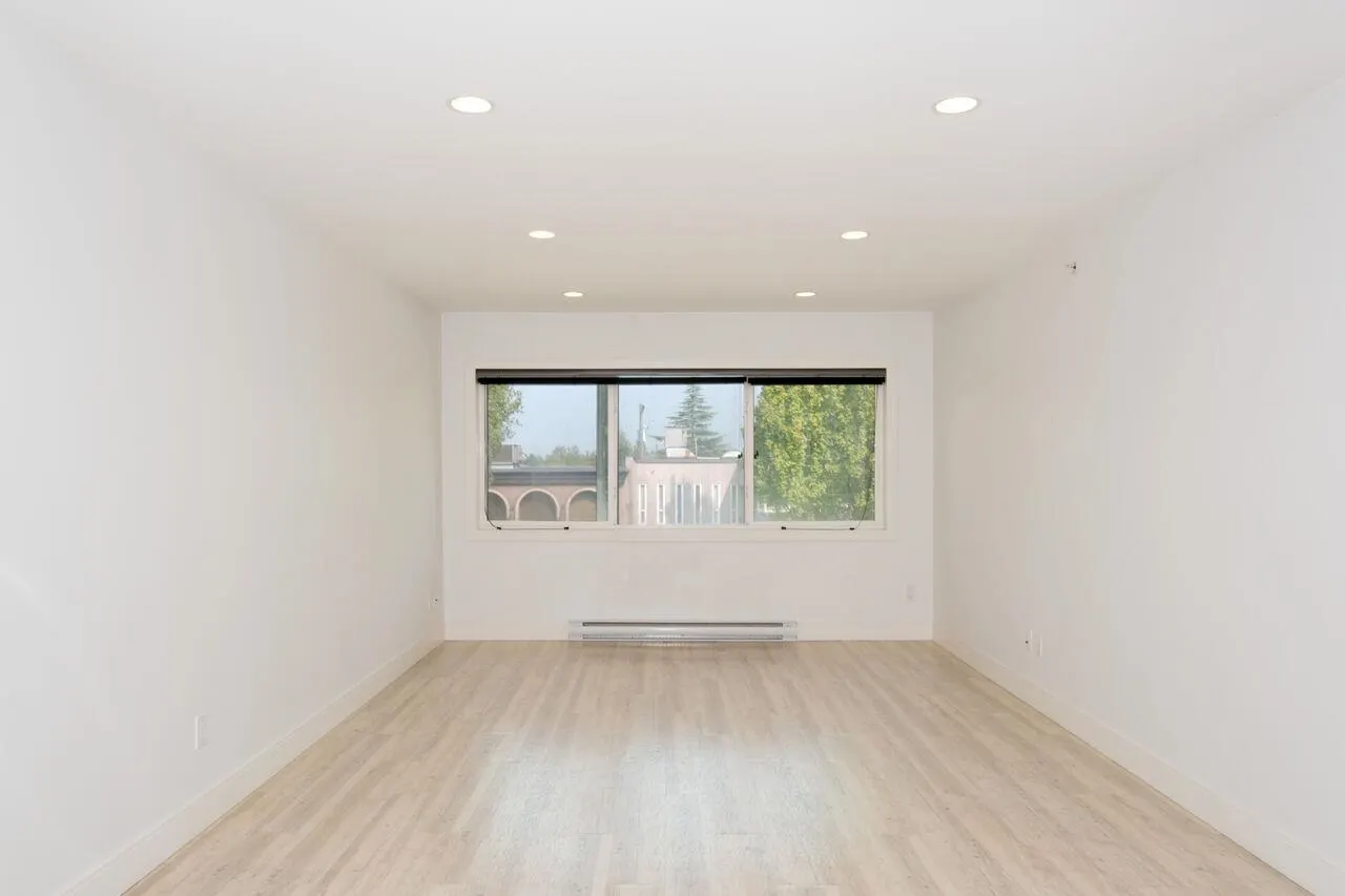 301 4548 Hastings Street