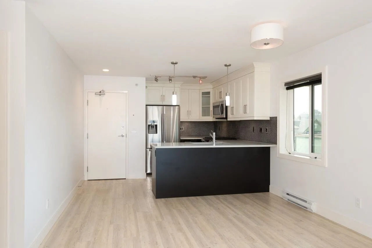 301 4548 Hastings Street