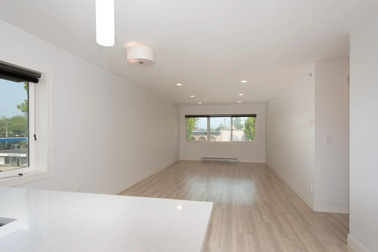 301 4548 Hastings Street