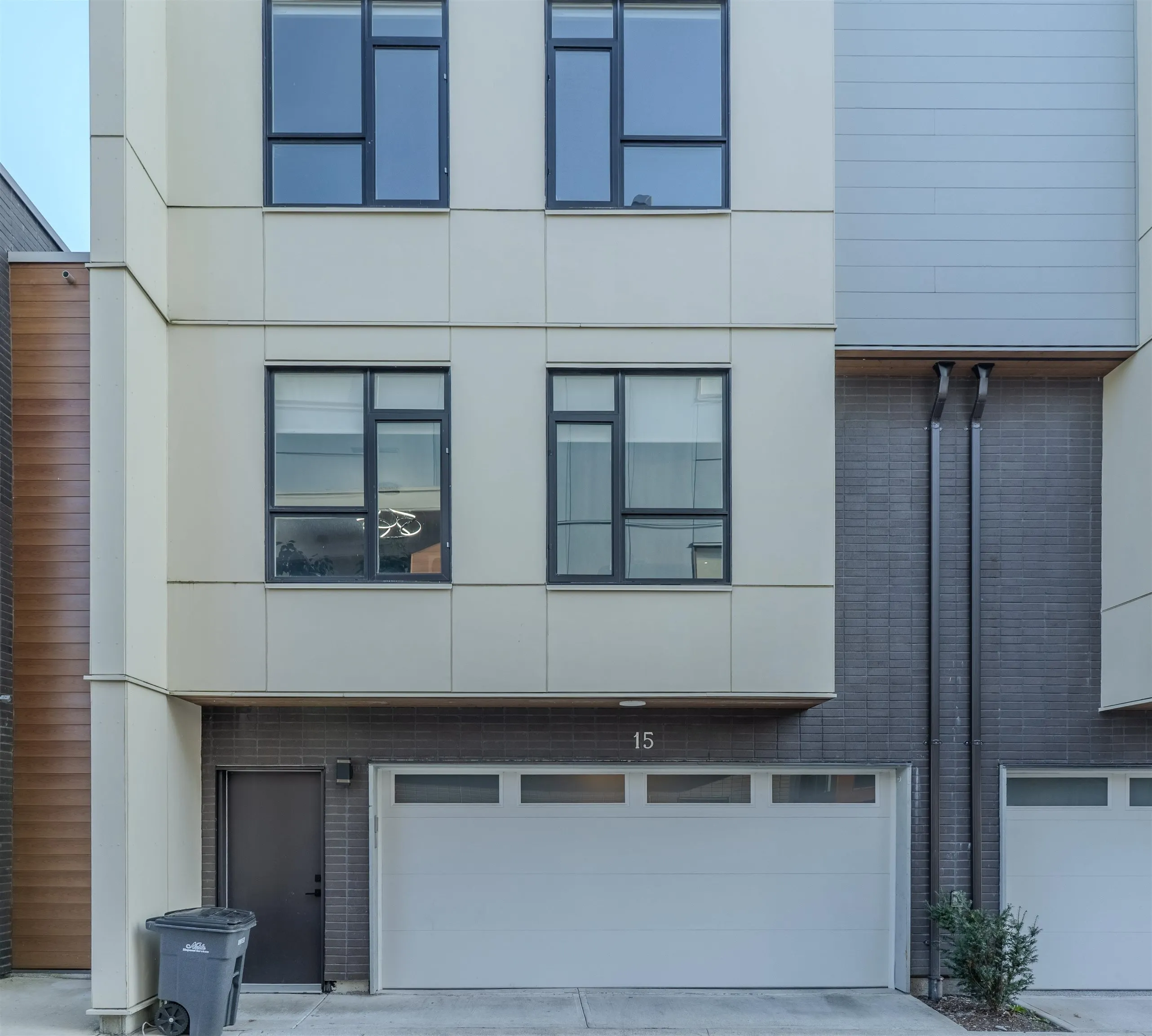 15 5858 132 Street
