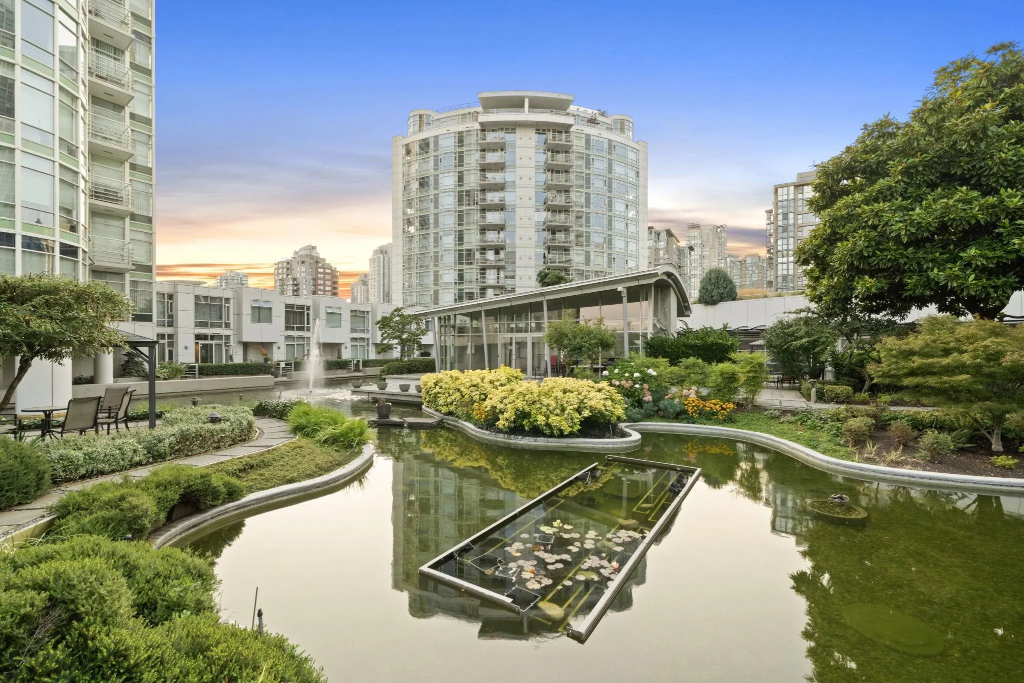 2306 1199 Marinaside Crescent