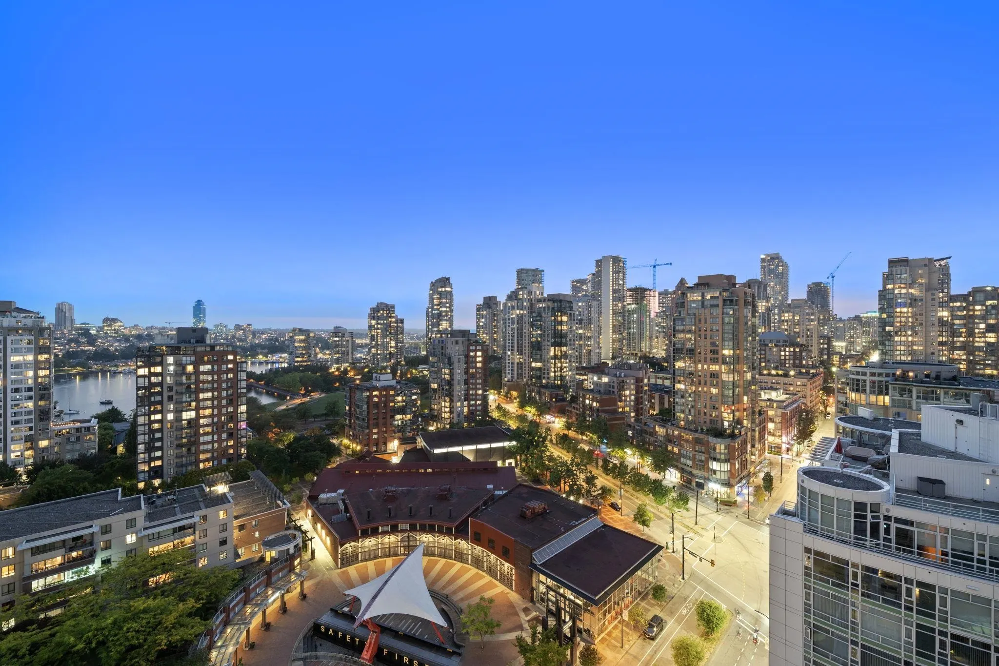 2306 1199 Marinaside Crescent