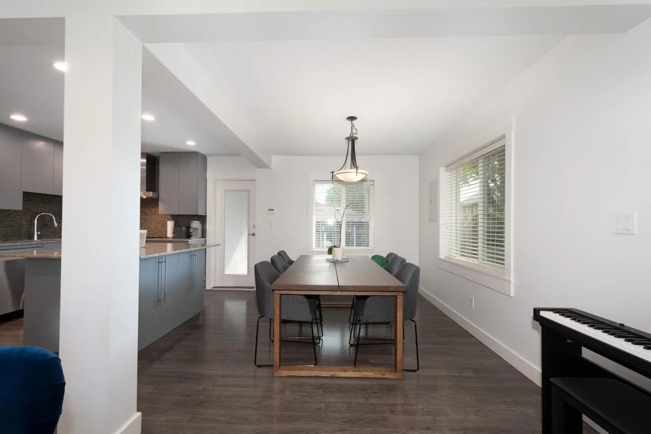 UPPER 3904 Triumph Street