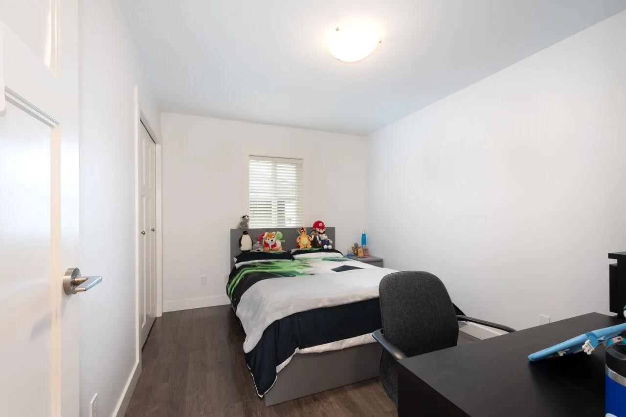 UPPER 3904 Triumph Street