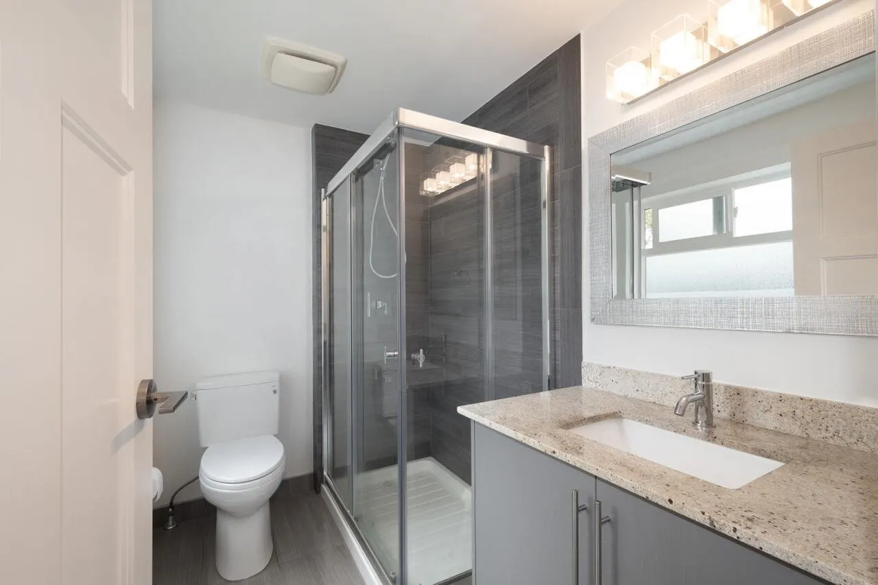 UPPER 3904 Triumph Street