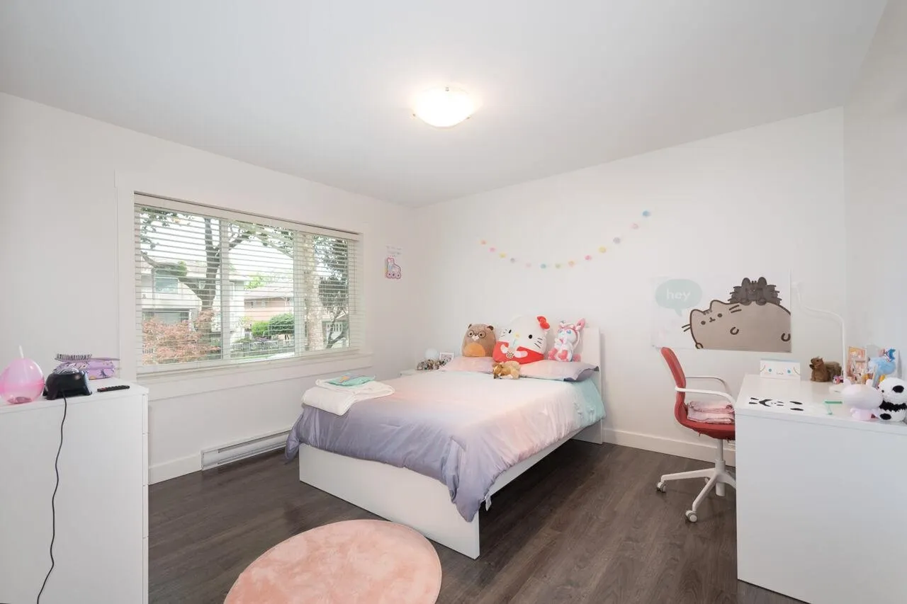 UPPER 3904 Triumph Street
