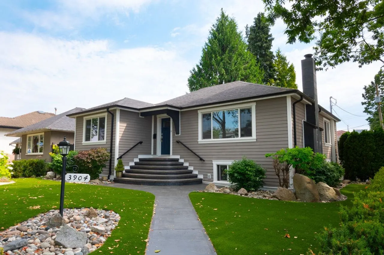 UPPER 3904 Triumph Street