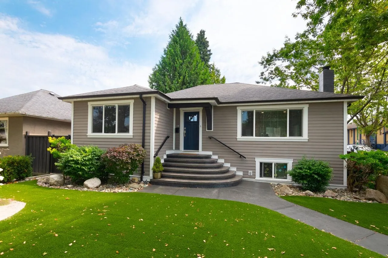 UPPER 3904 Triumph Street