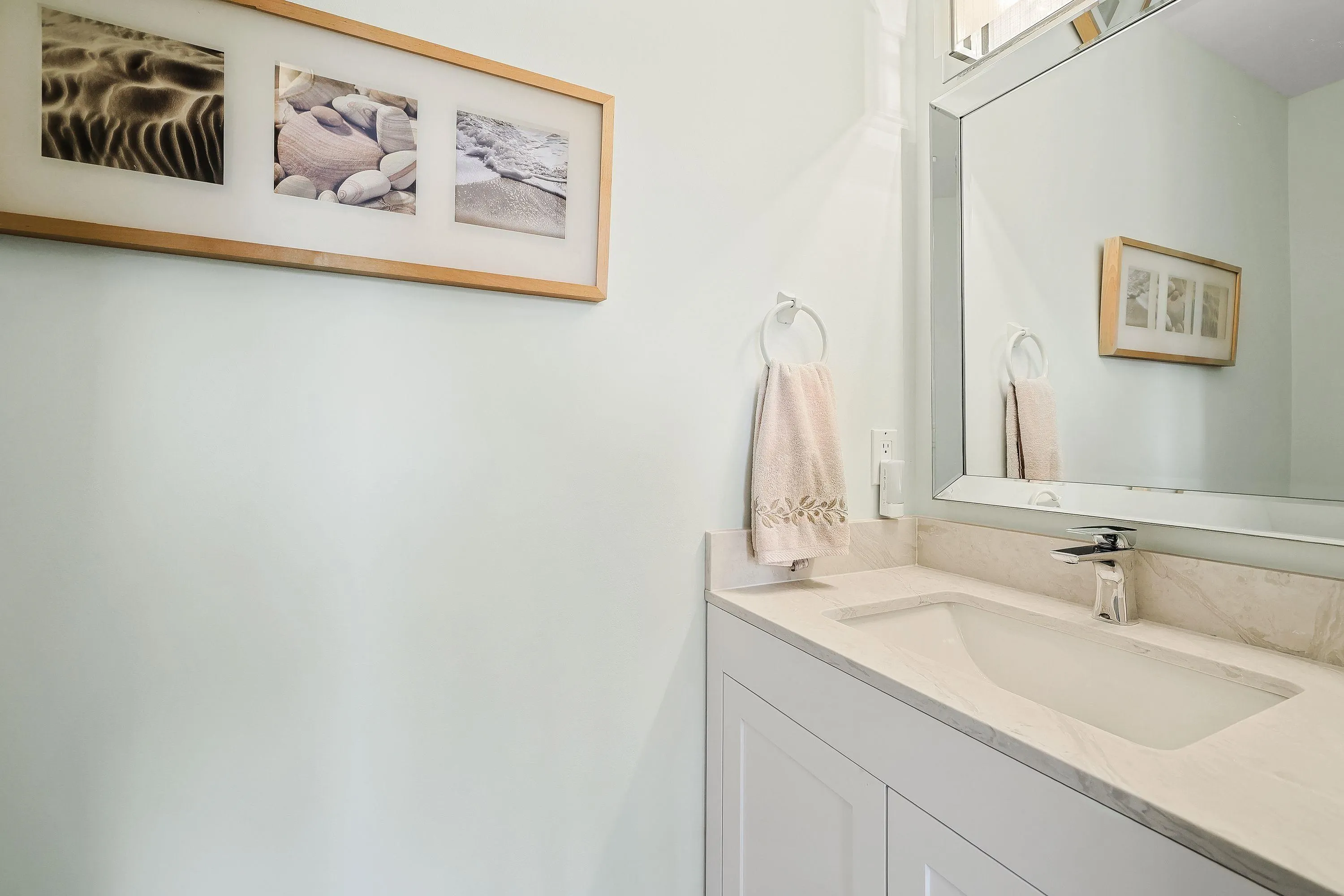 106 1140 Castle Crescent