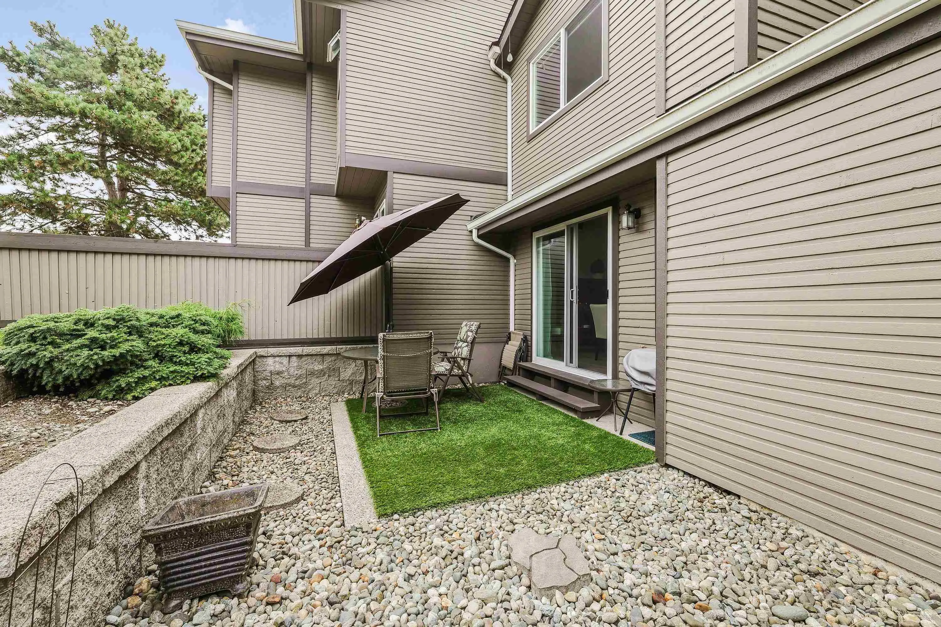 106 1140 Castle Crescent