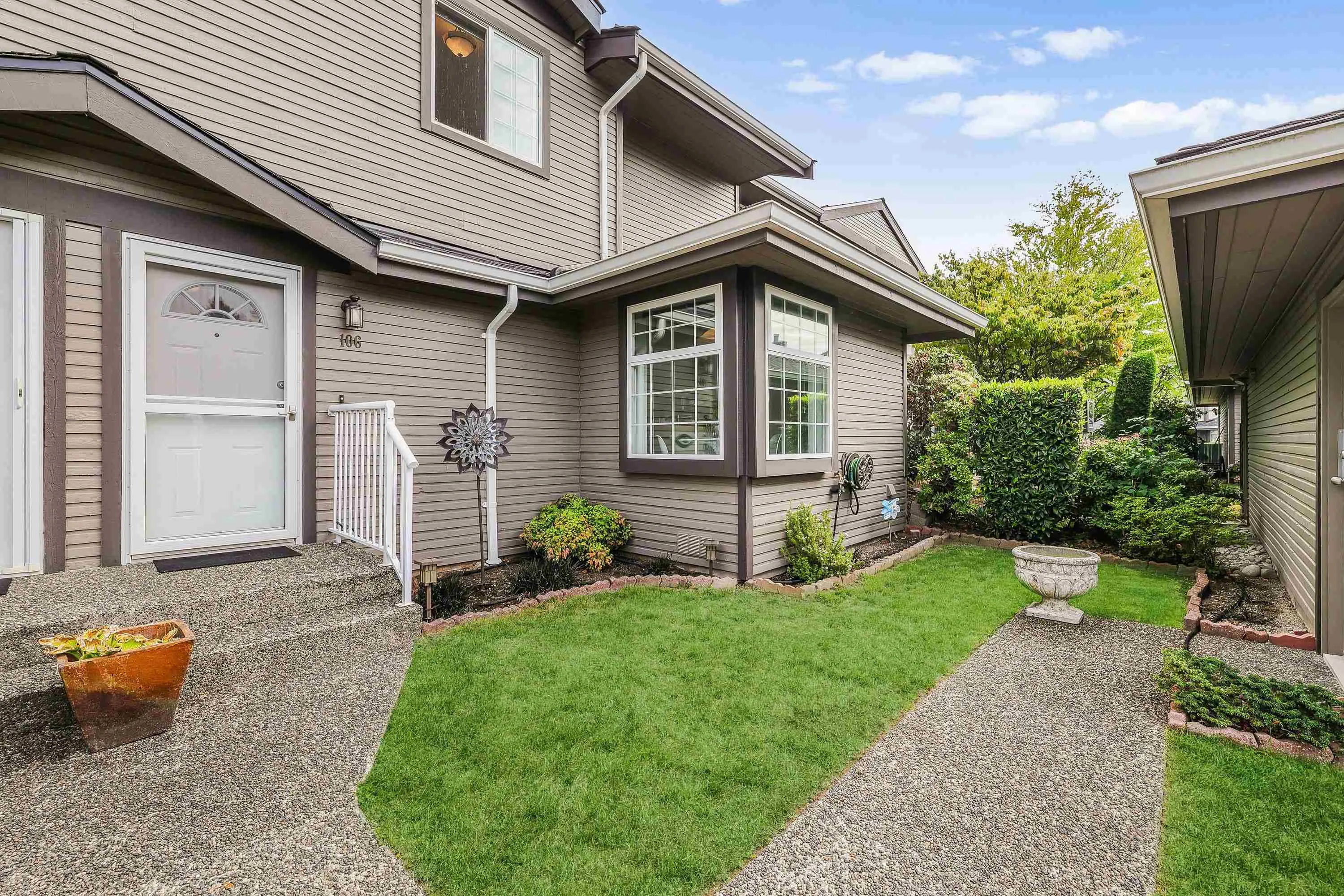 106 1140 Castle Crescent