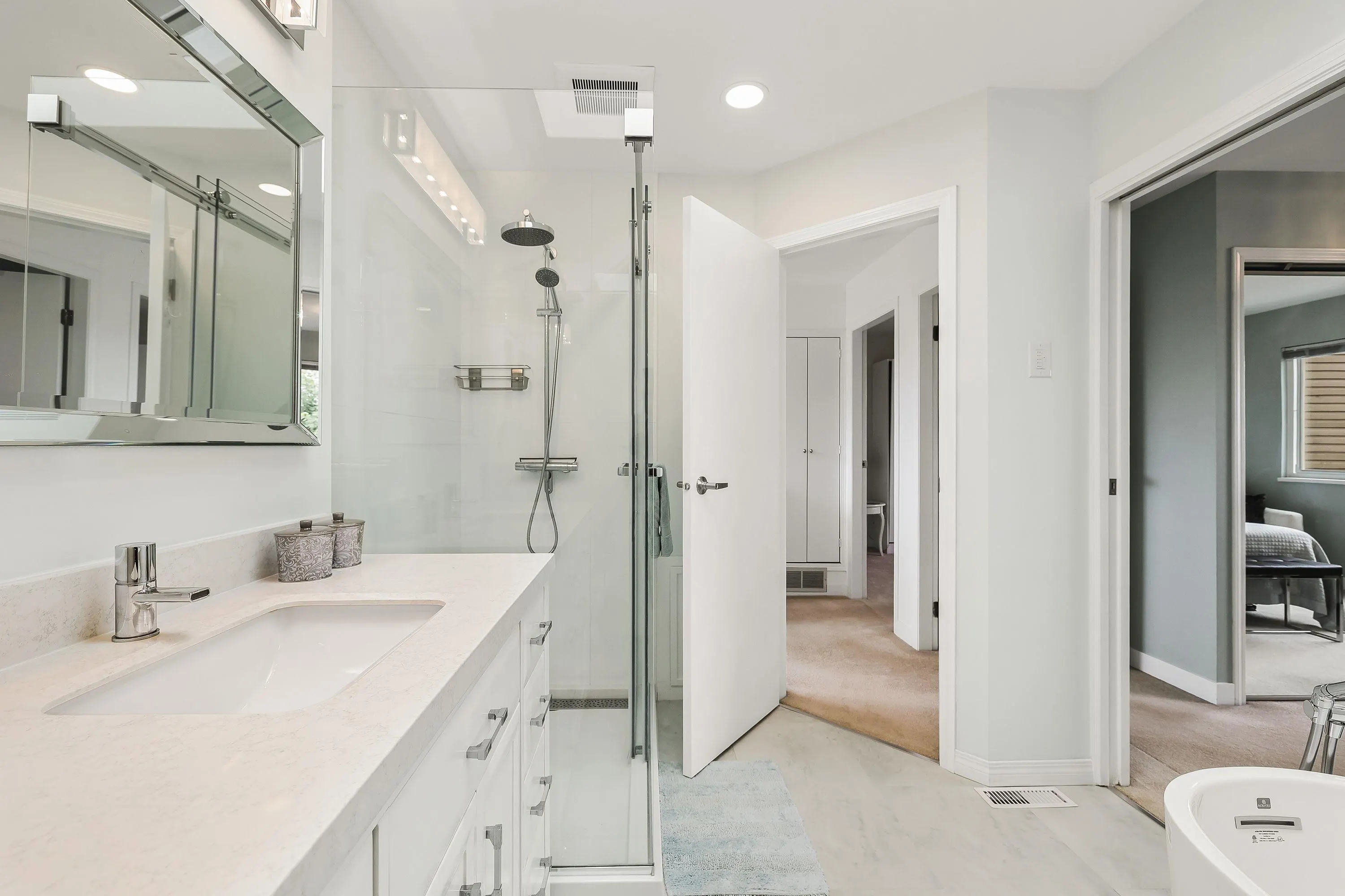 106 1140 Castle Crescent