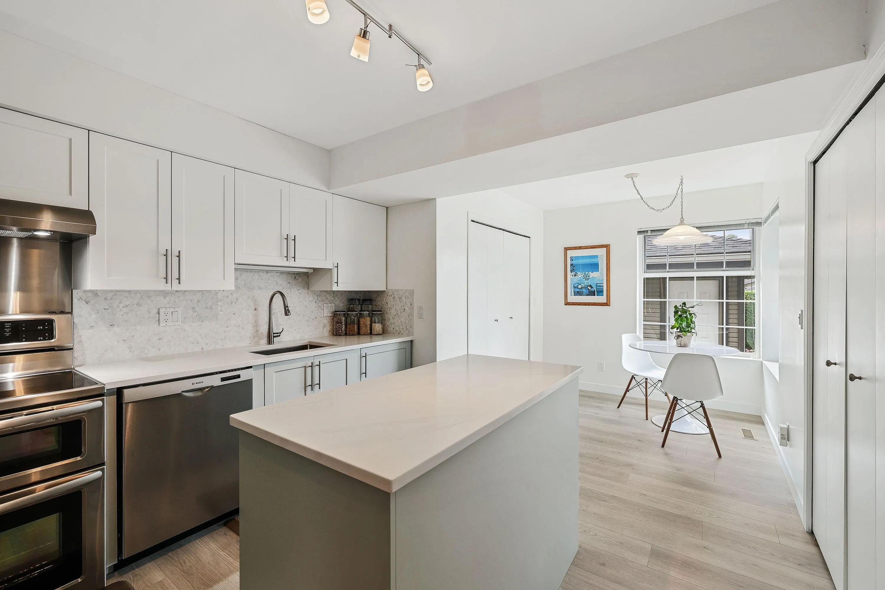 106 1140 Castle Crescent