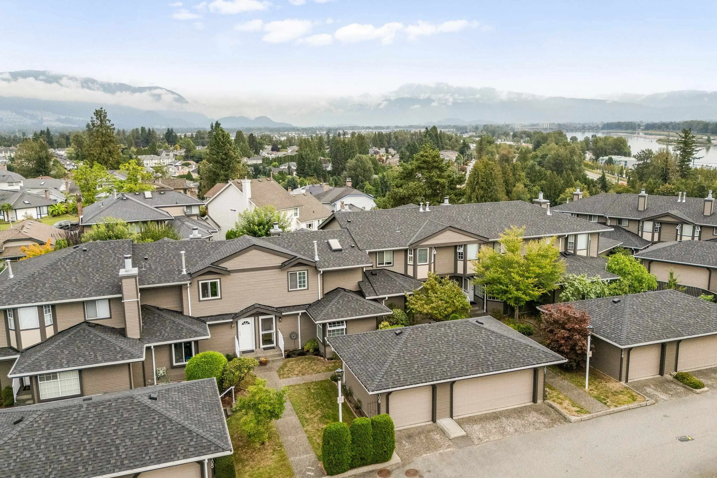106 1140 Castle Crescent
