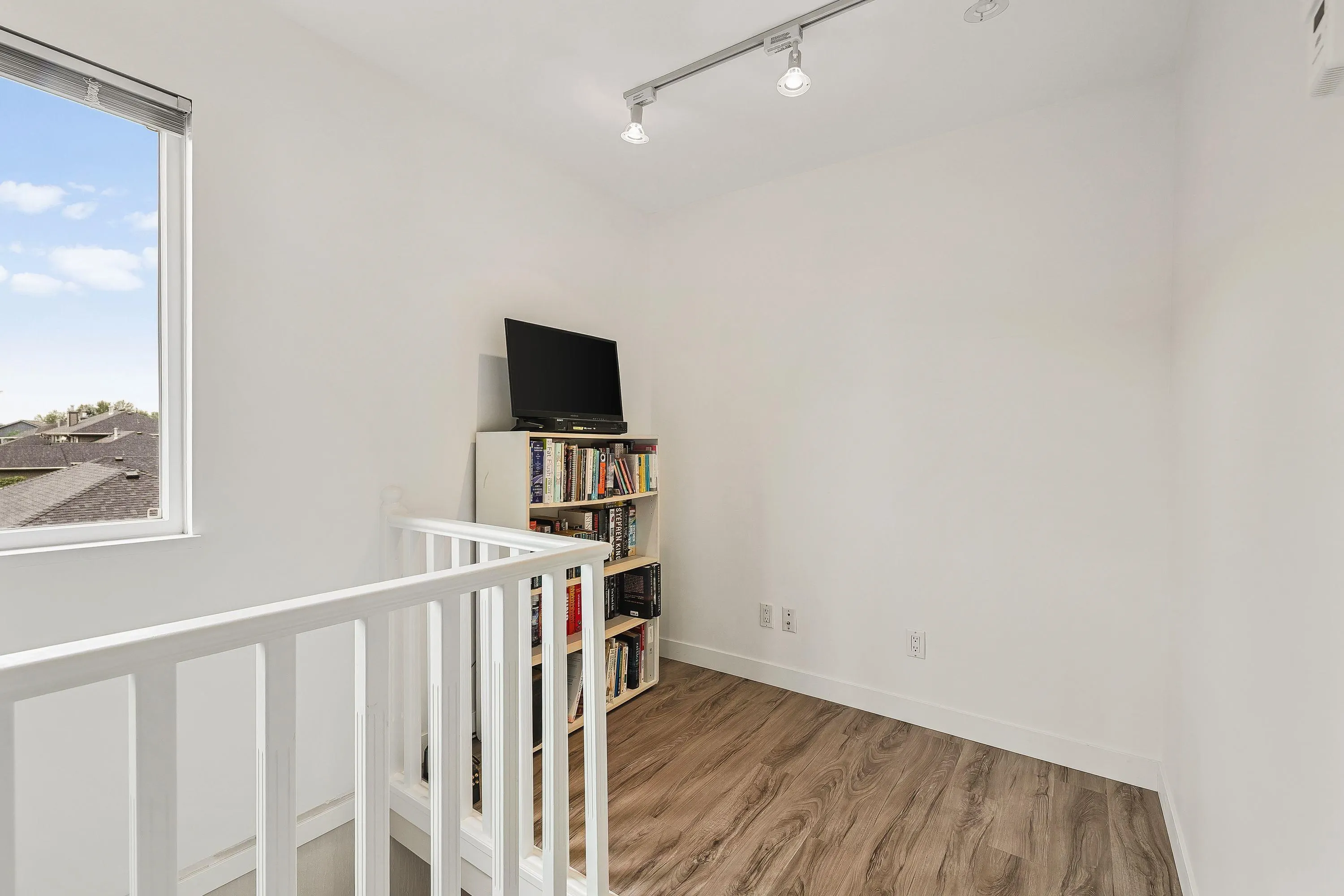 106 1140 Castle Crescent