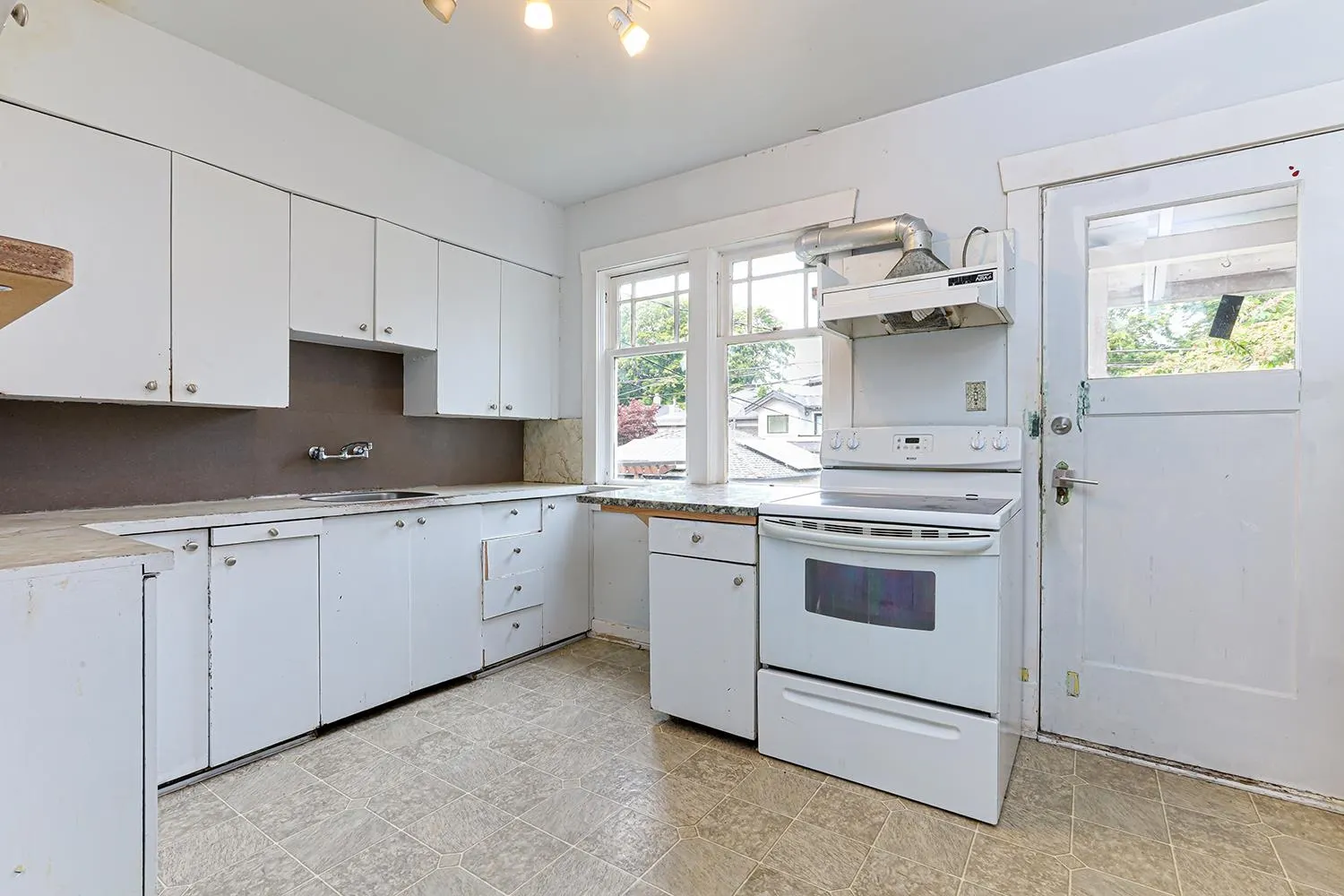 4557 W 14th Avenue