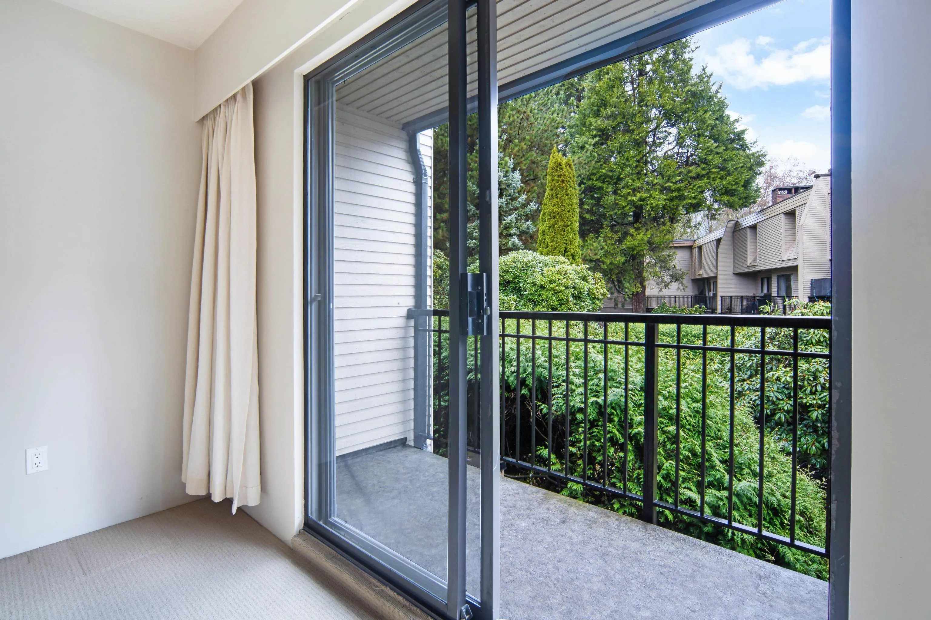 320 1385 Draycott Road