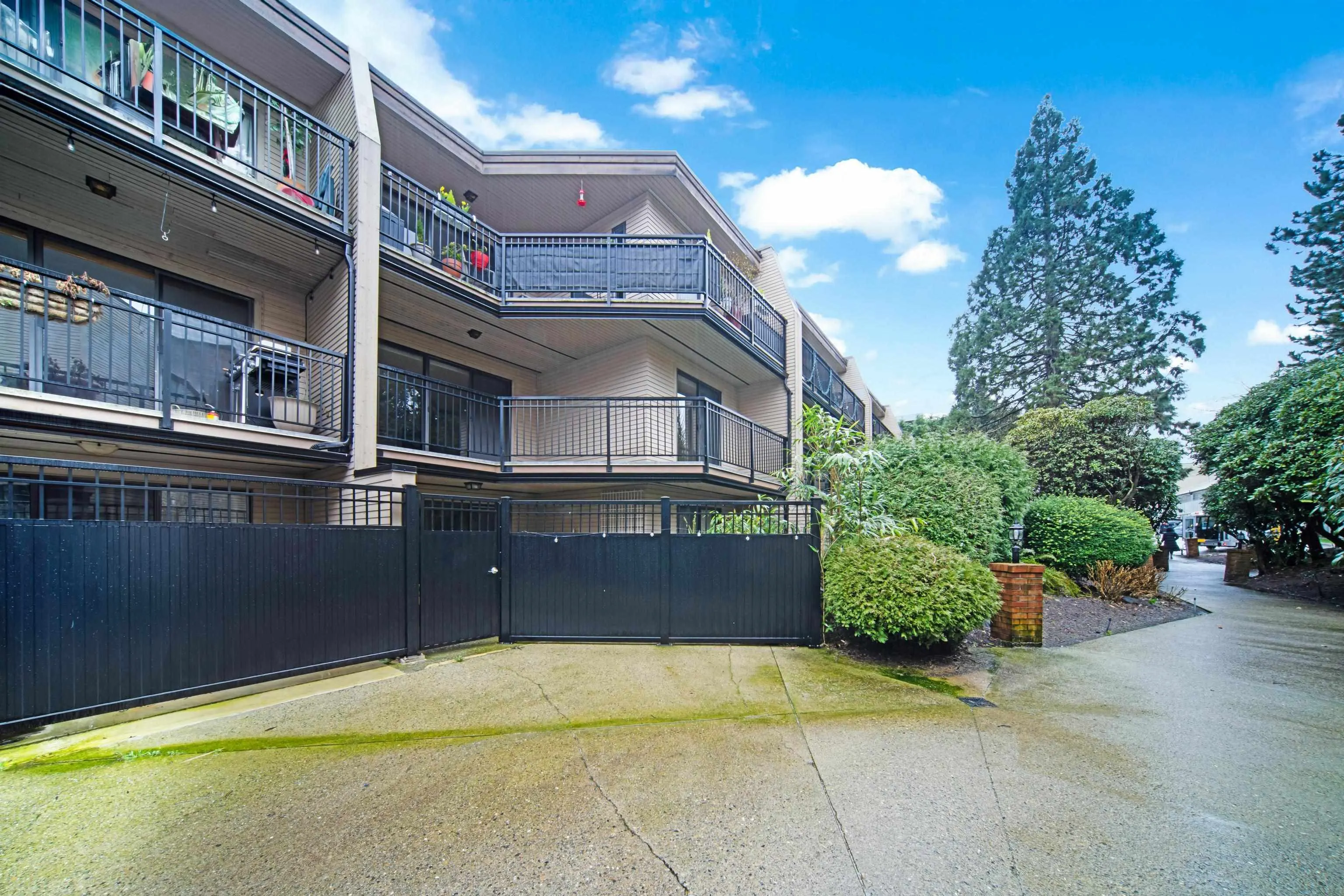 320 1385 Draycott Road