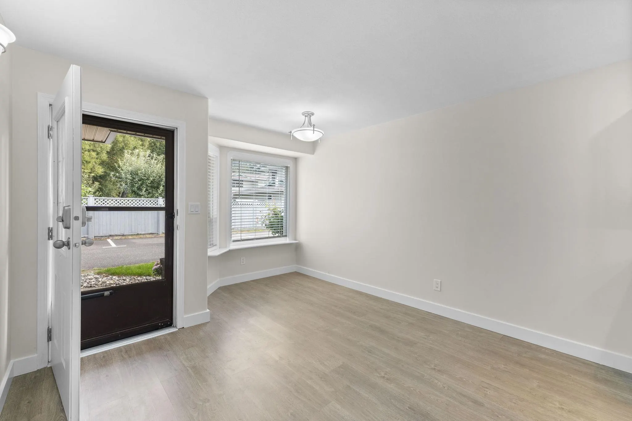 8 46191 Cessna Drive