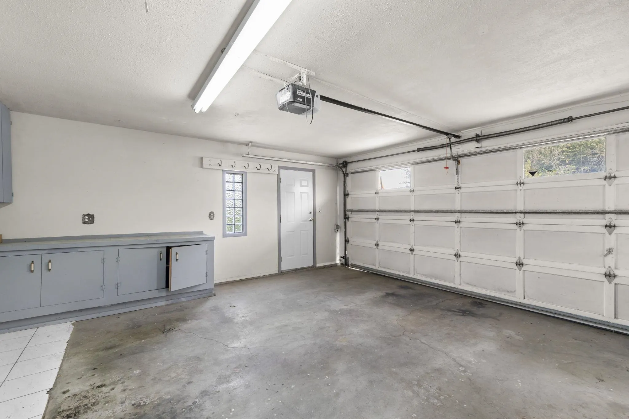 8 46191 Cessna Drive