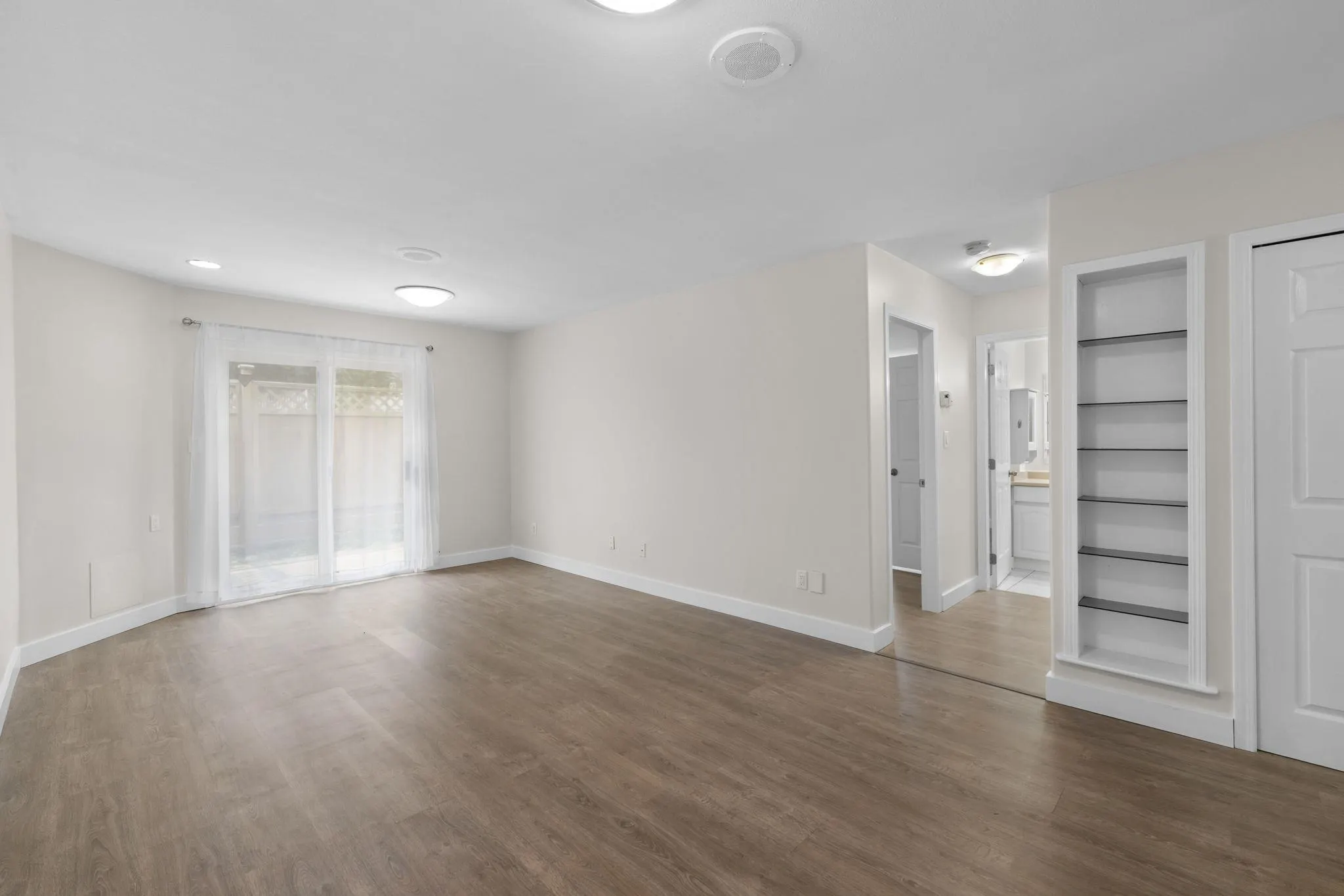 8 46191 Cessna Drive