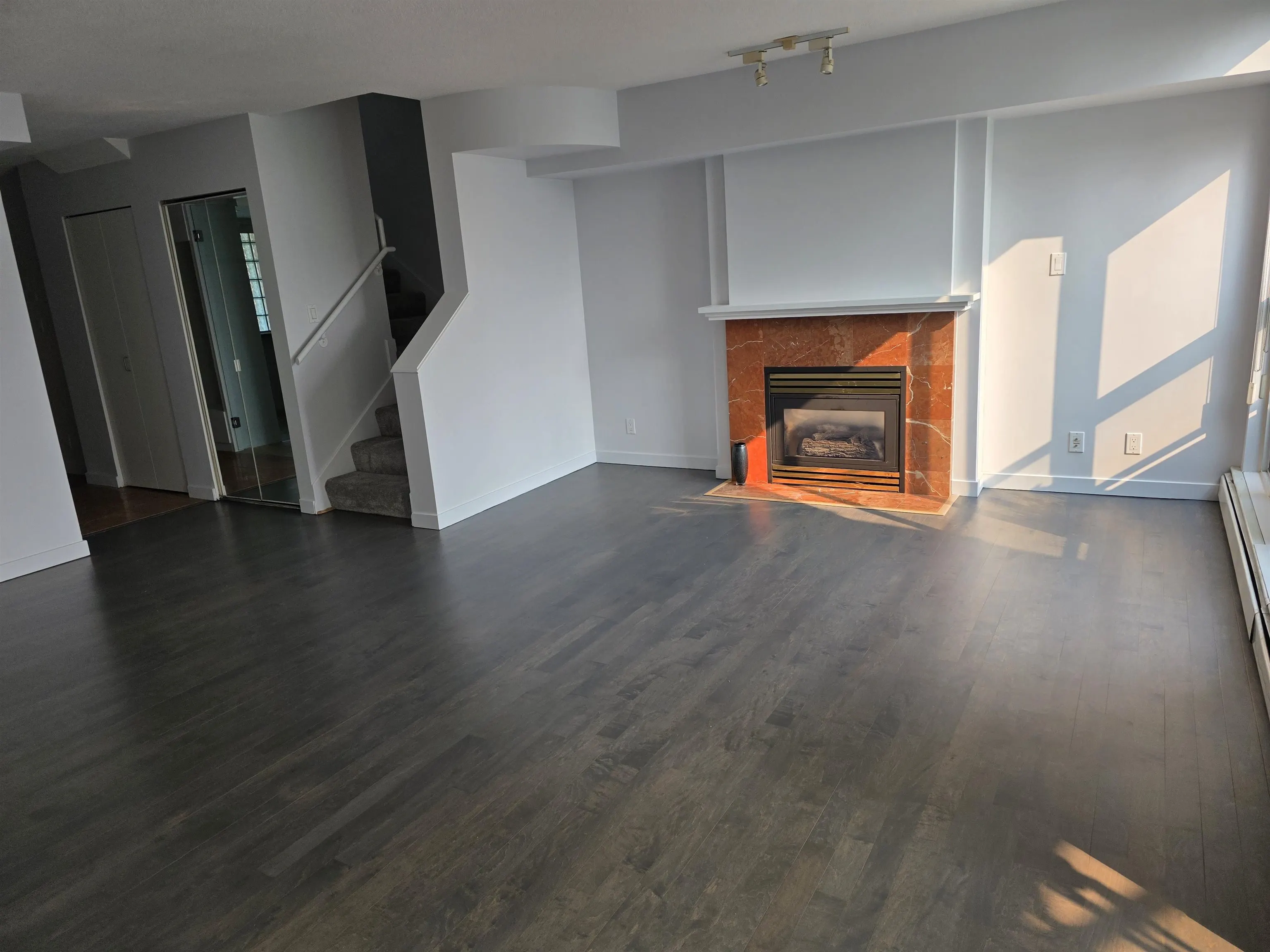 319 1228 Marinaside Crescent