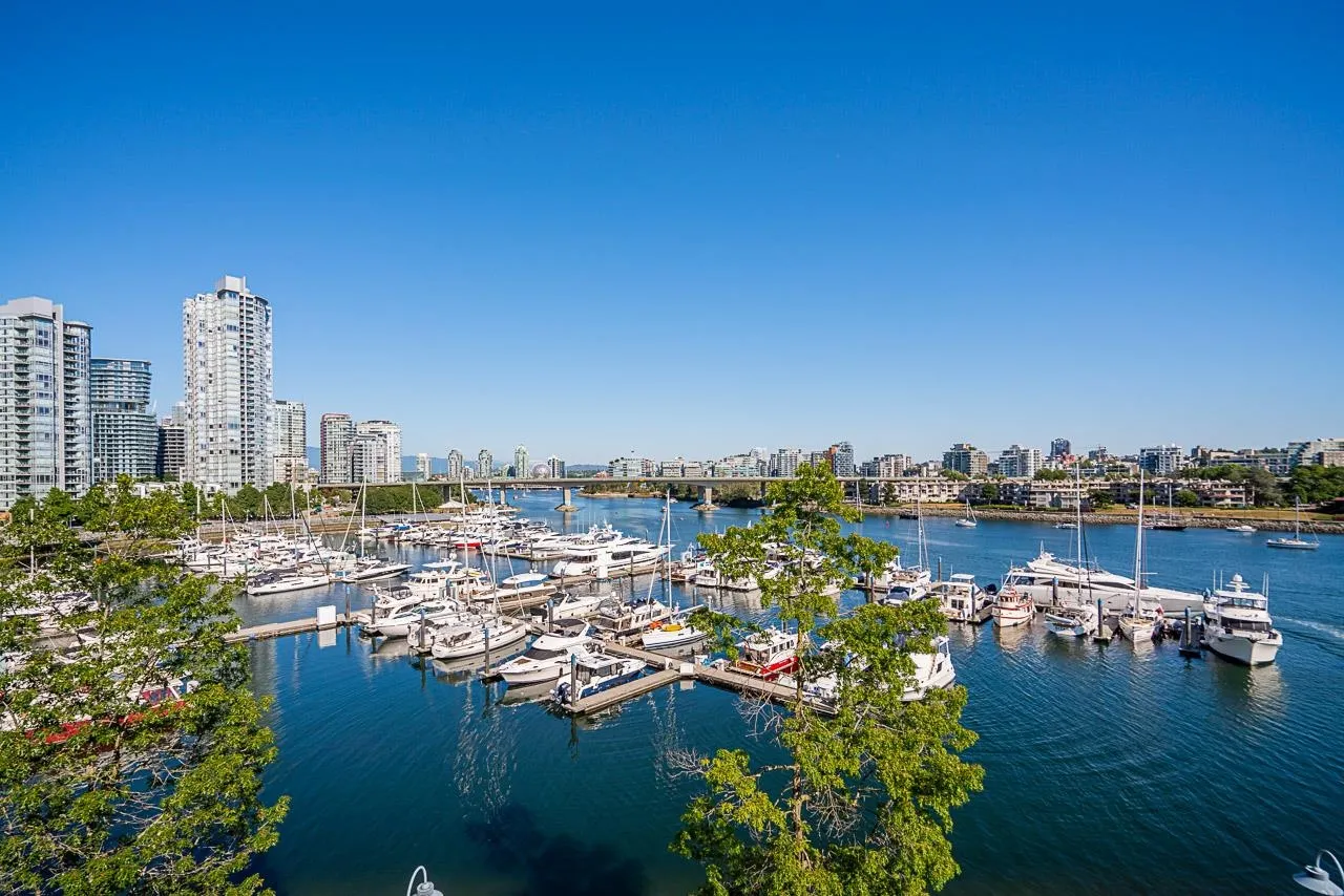 319 1228 Marinaside Crescent