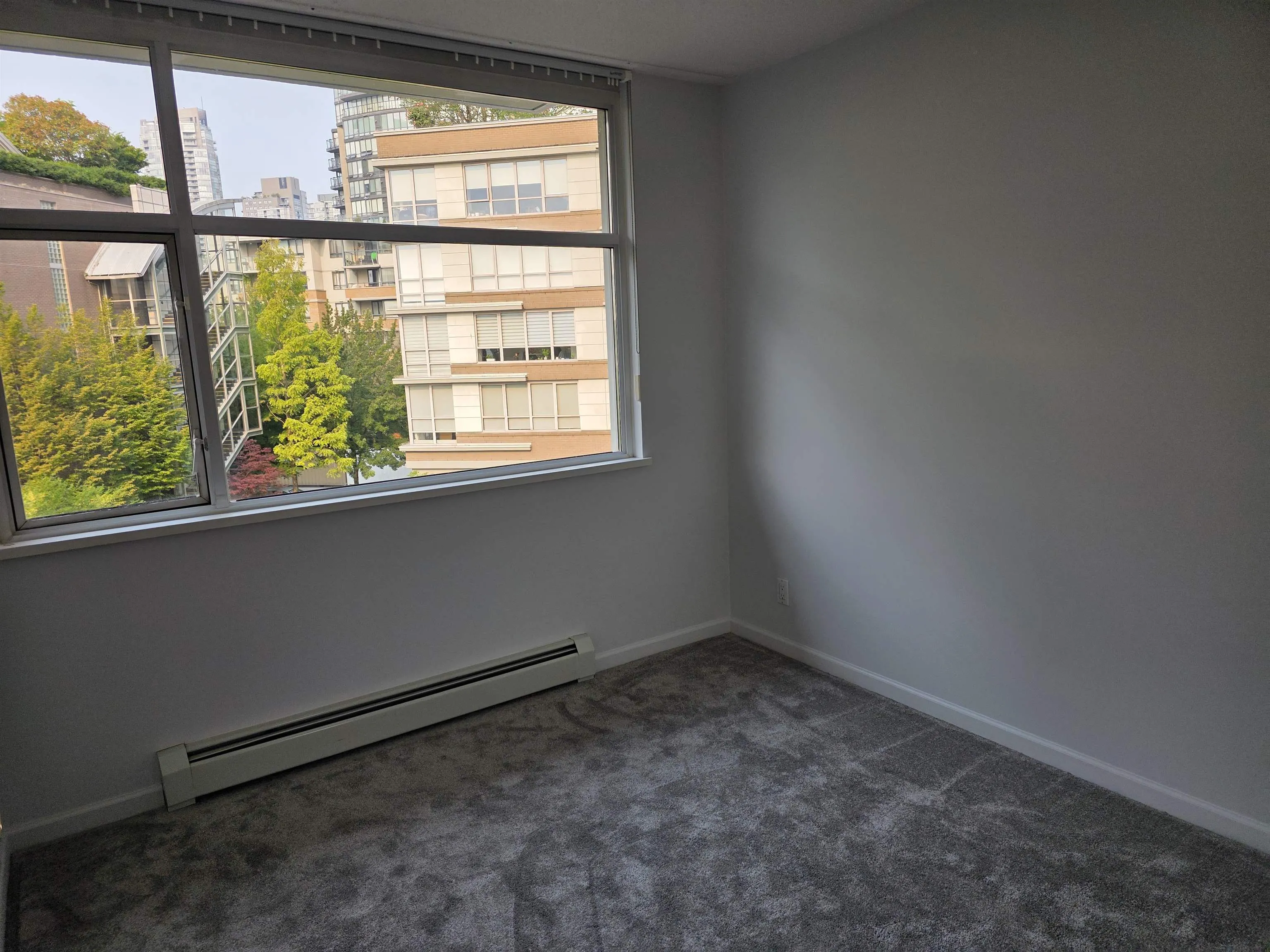 319 1228 Marinaside Crescent