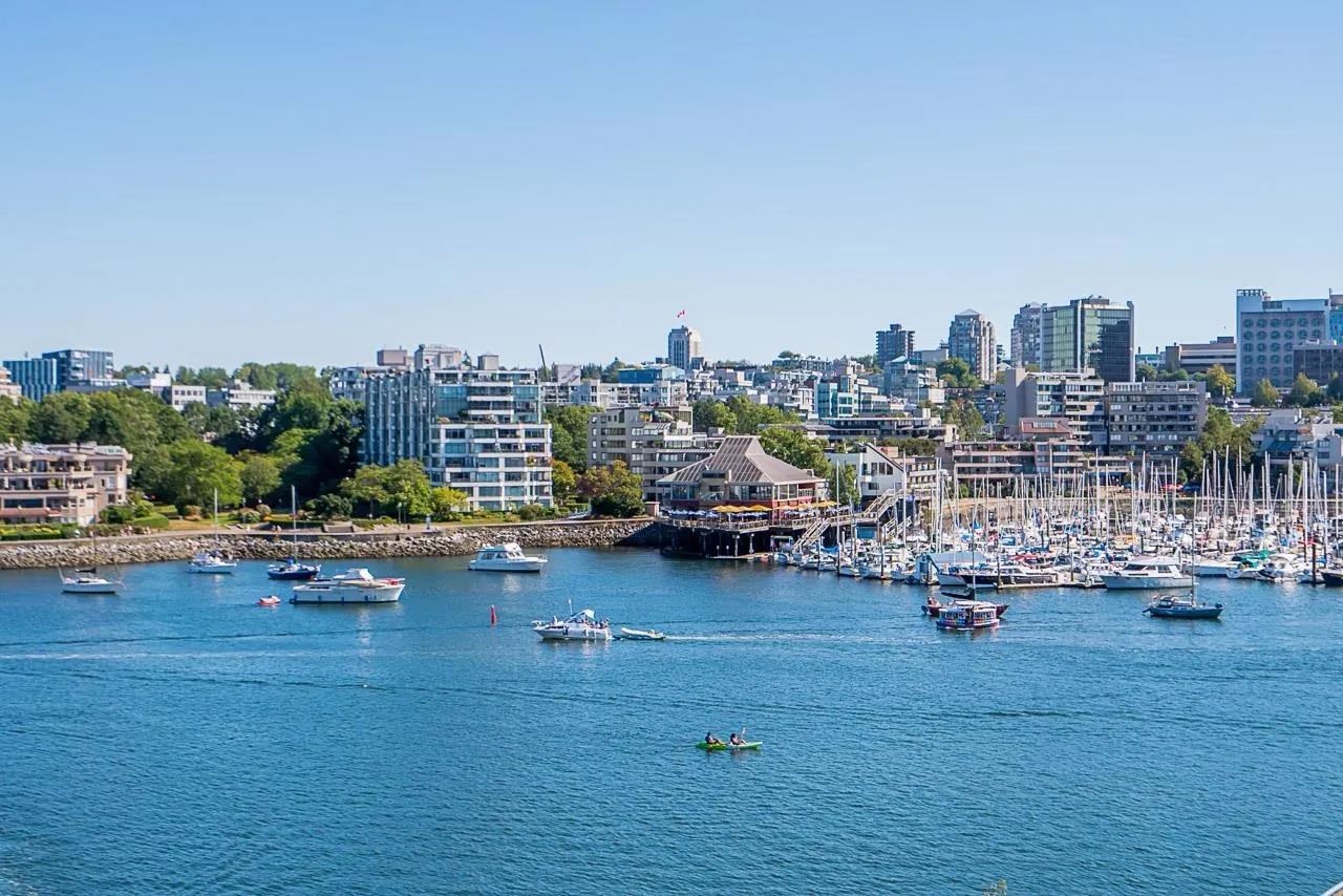 319 1228 Marinaside Crescent