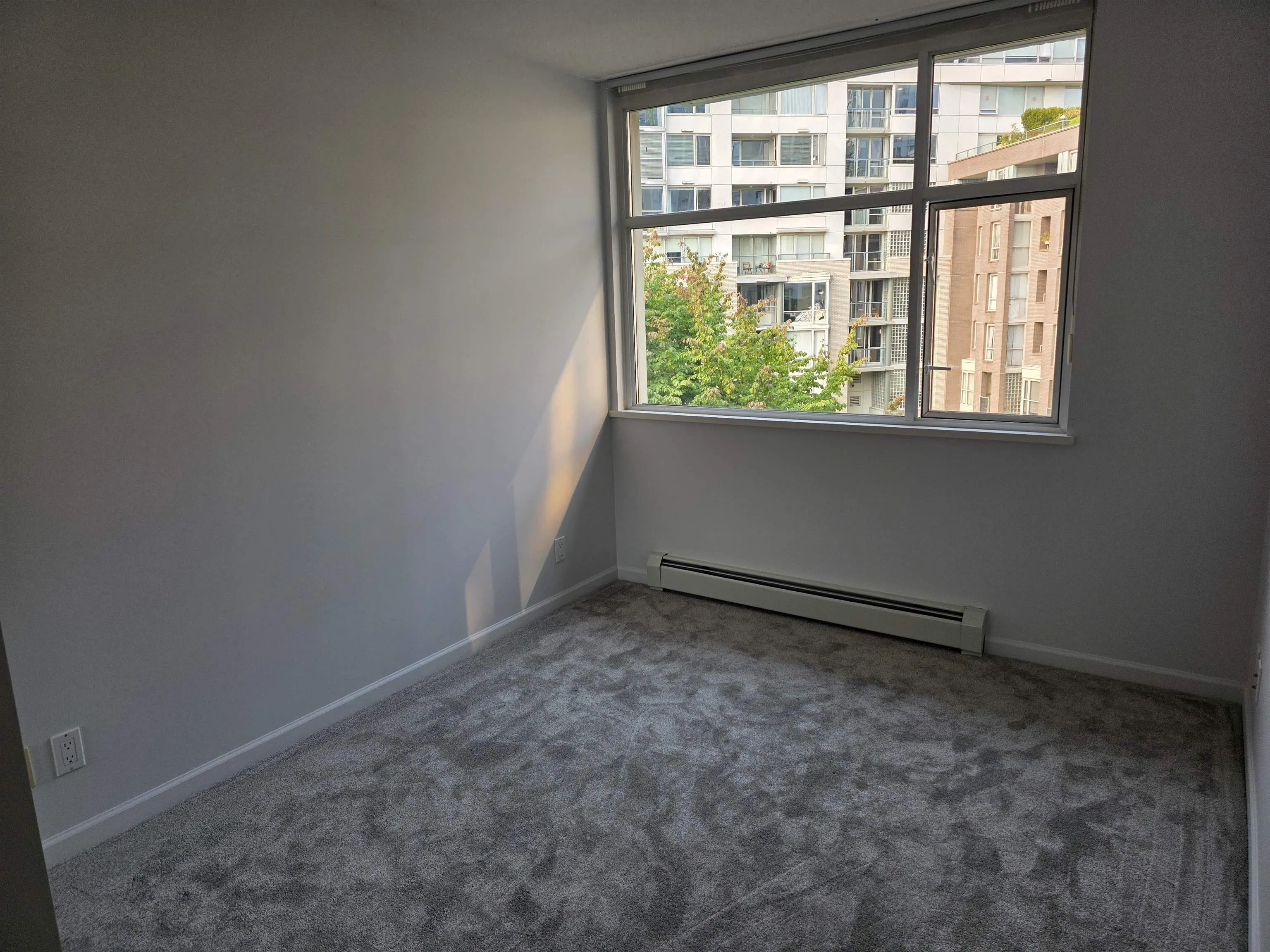 319 1228 Marinaside Crescent