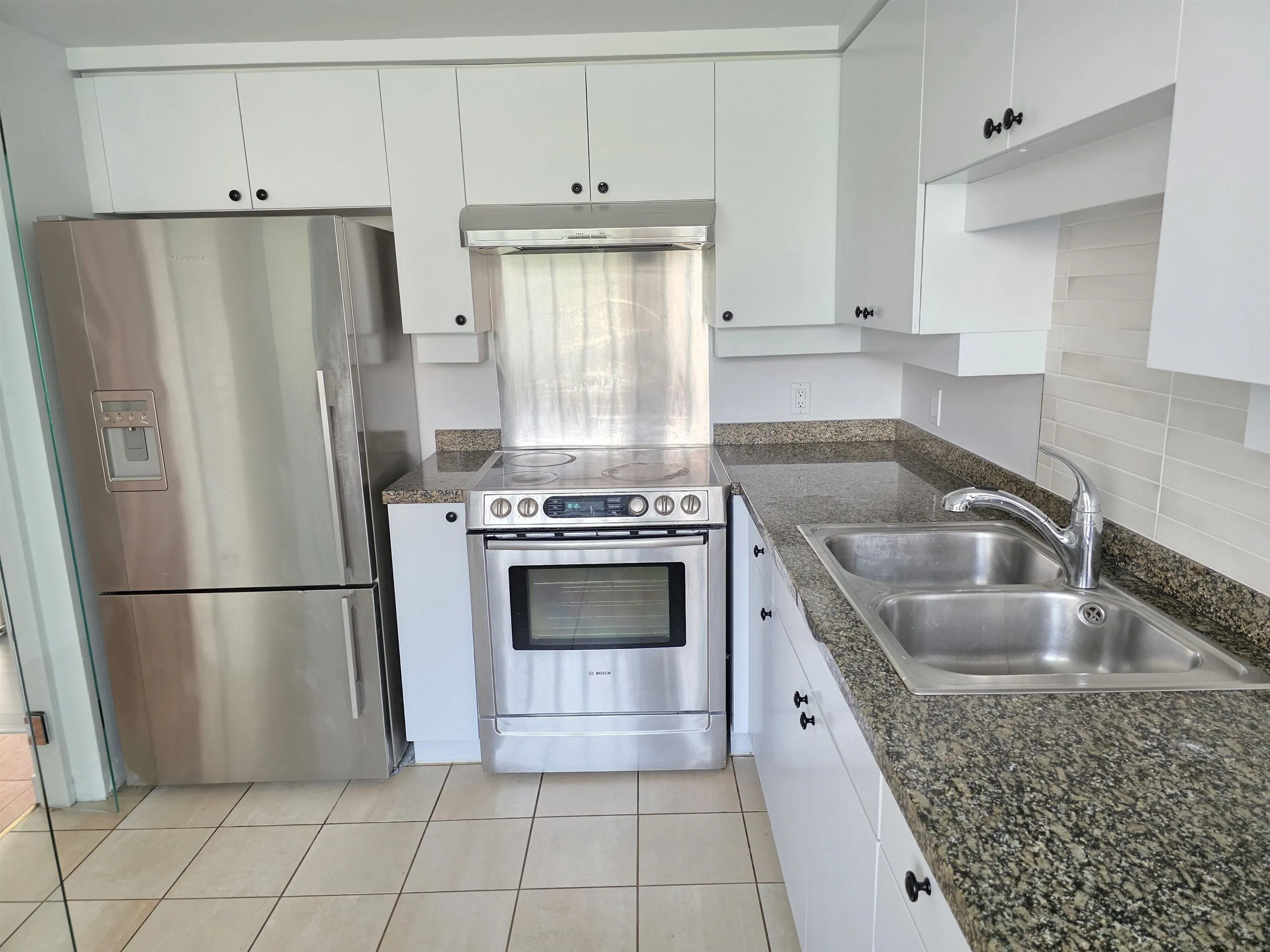 319 1228 Marinaside Crescent