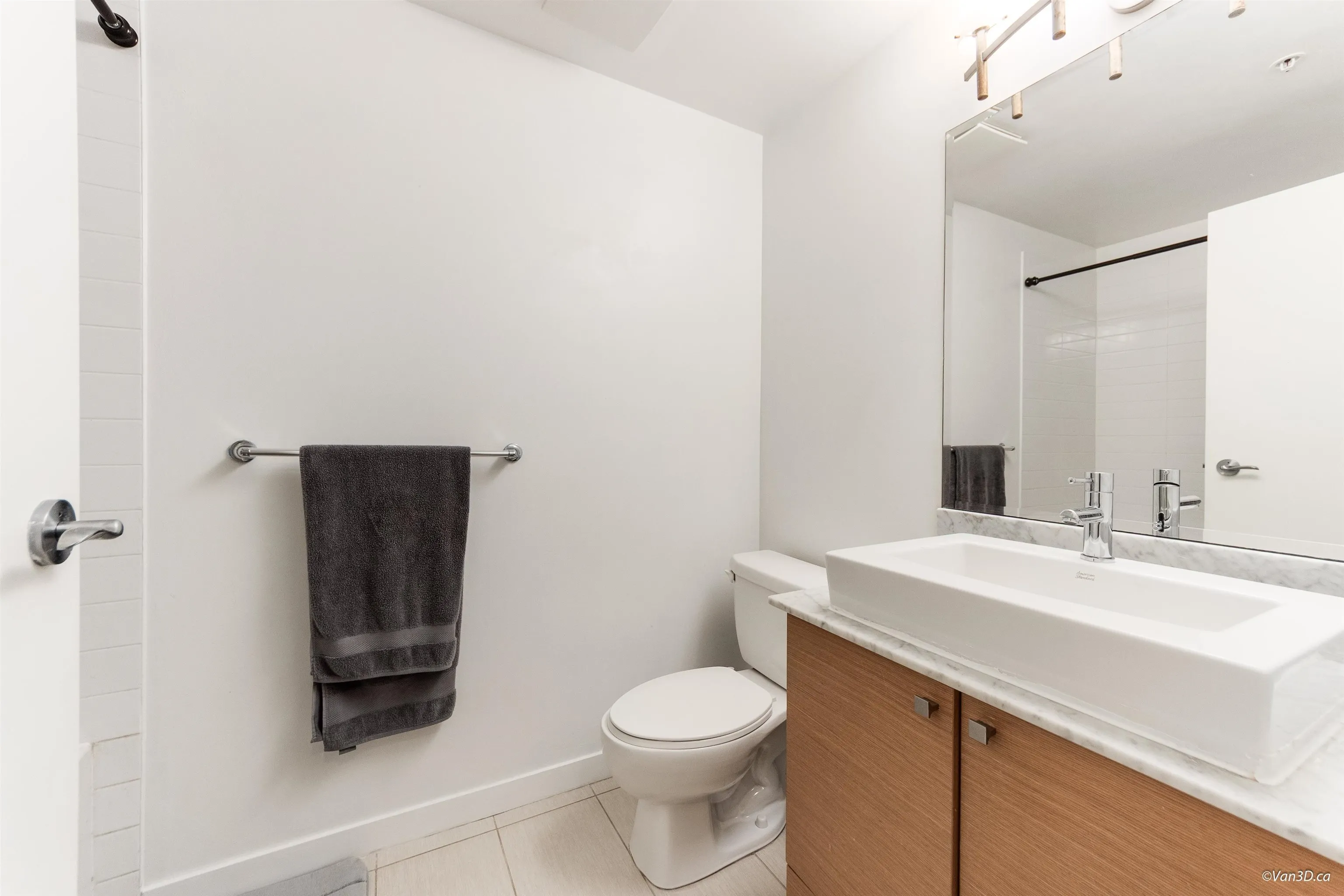 2201 400 Capilano Road