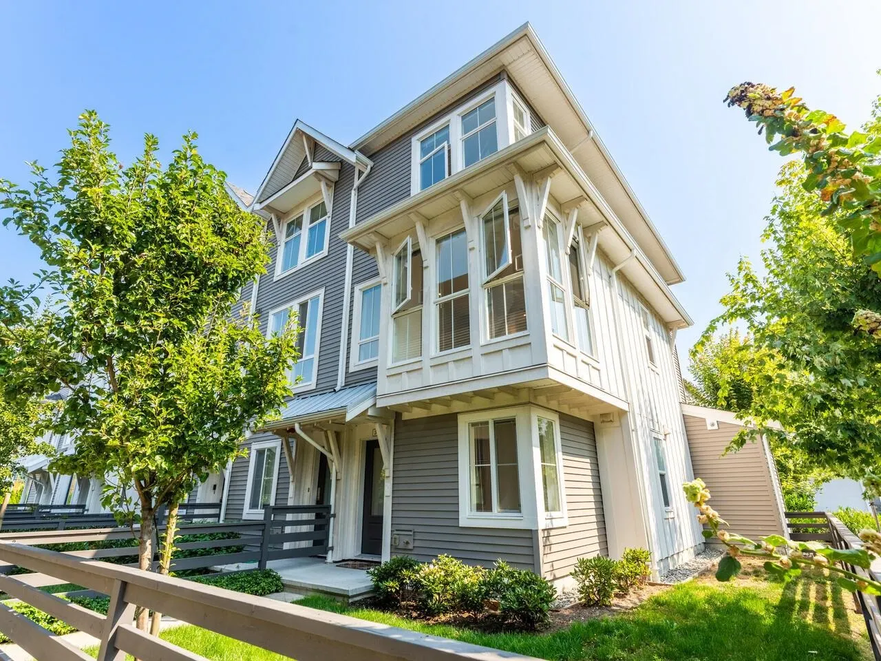 34 4726 Orca Way