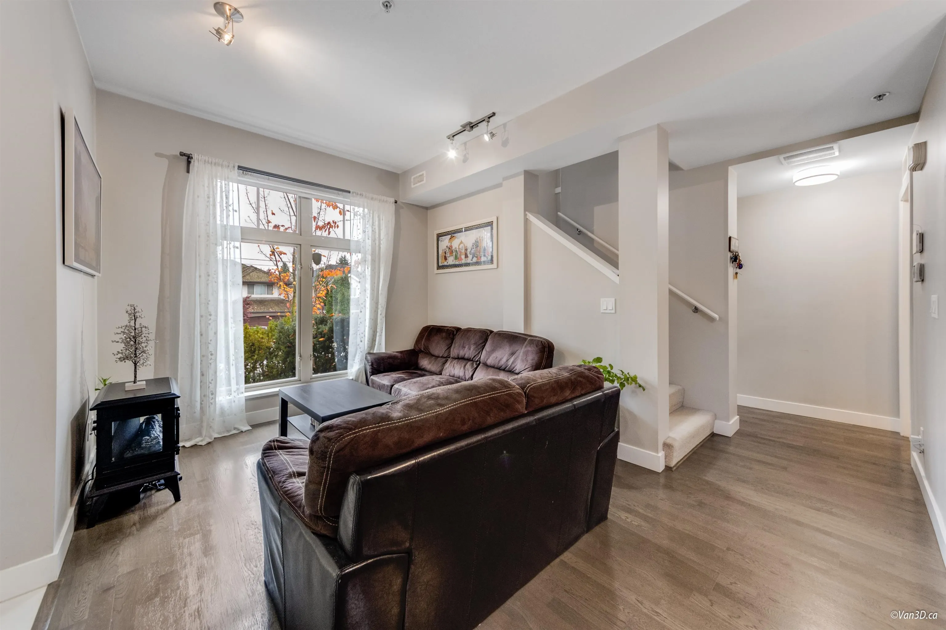 9 10119 River Drive