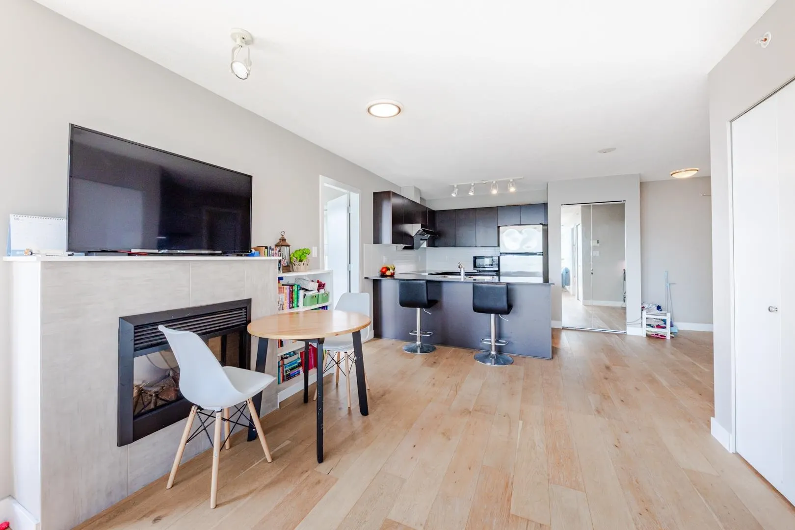 1602 4182 Dawson Street