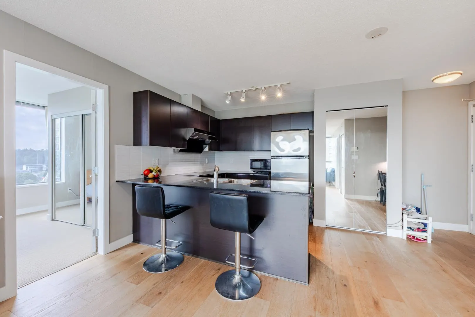 1602 4182 Dawson Street