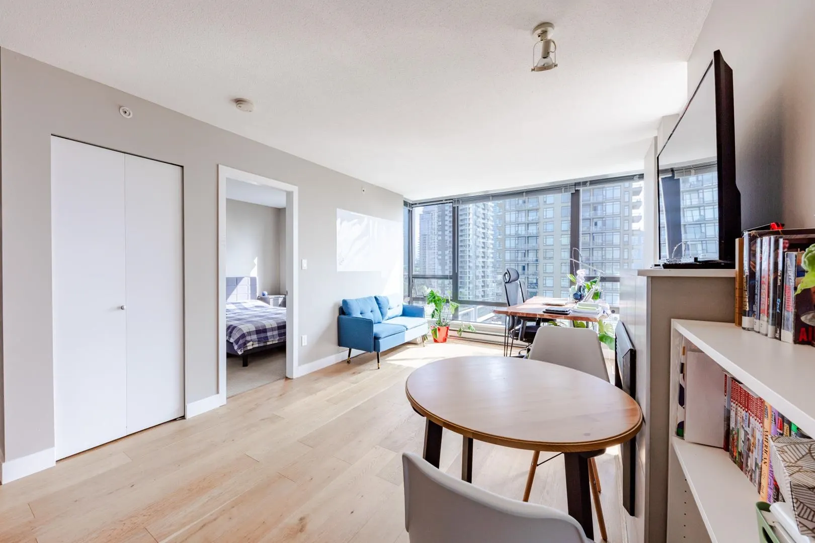 1602 4182 Dawson Street