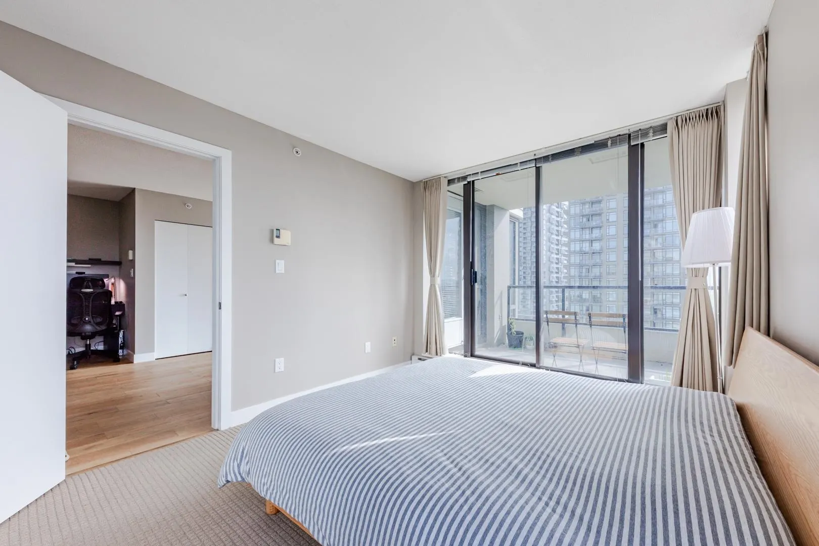 1602 4182 Dawson Street