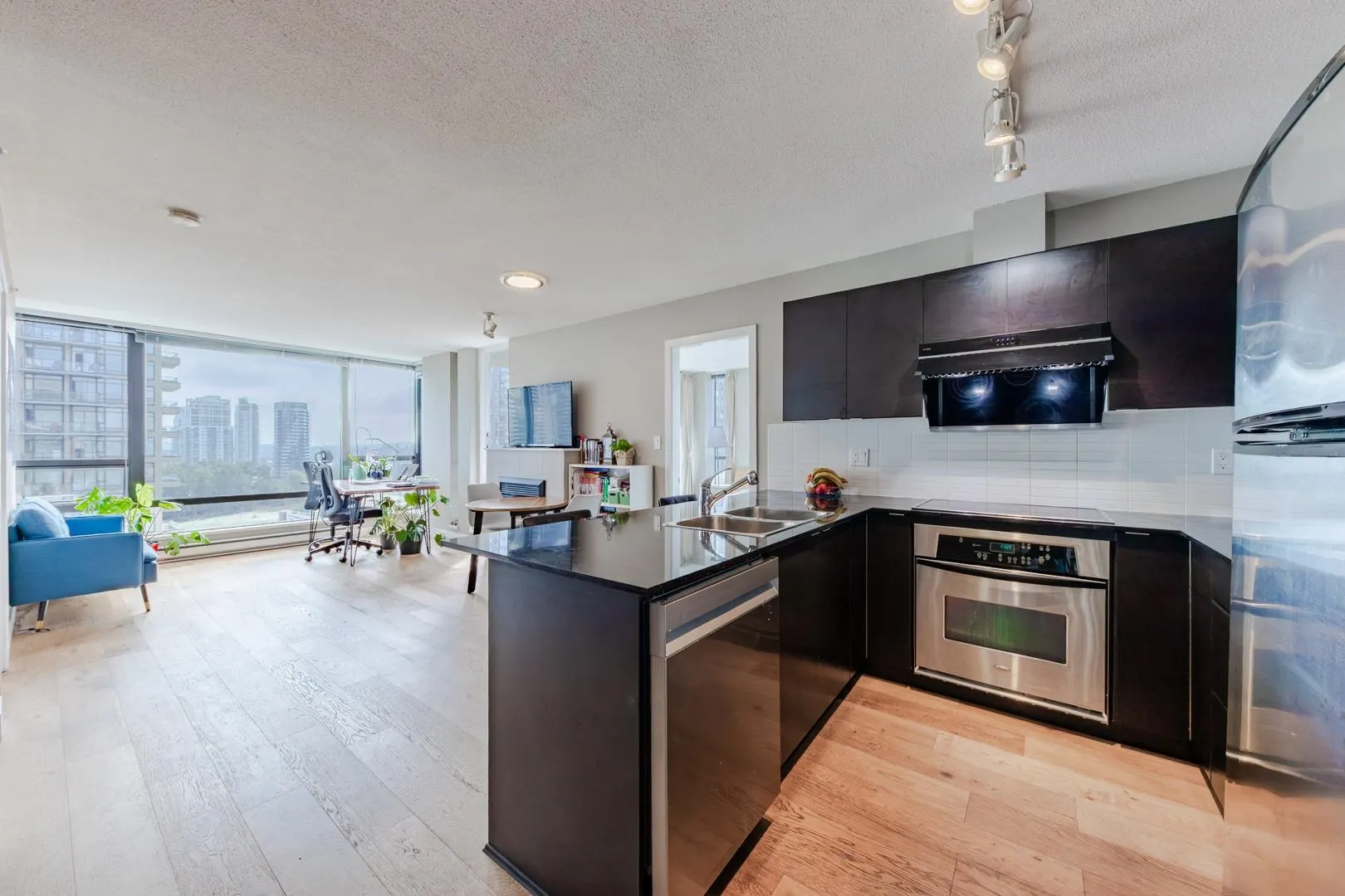 1602 4182 Dawson Street