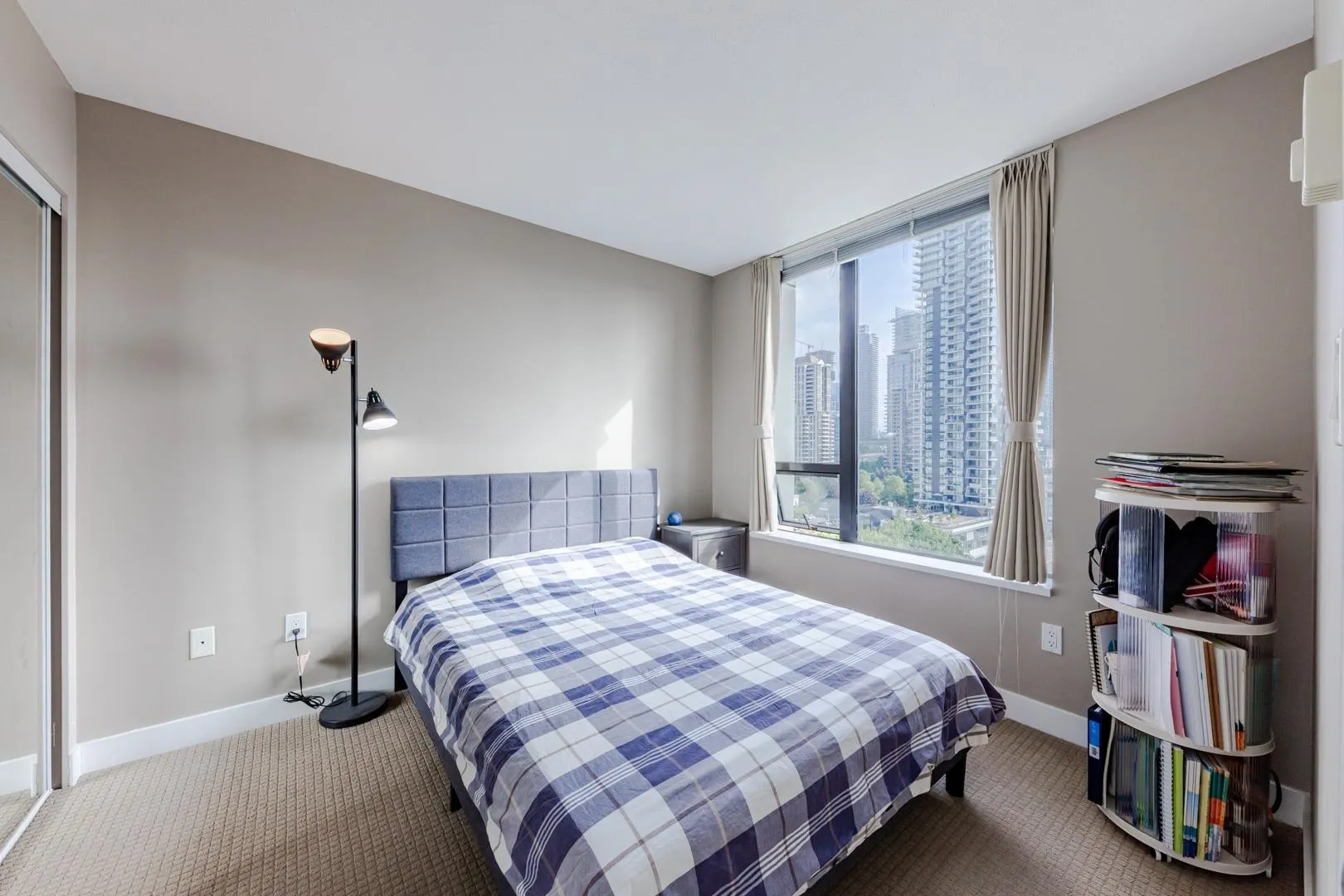 1602 4182 Dawson Street
