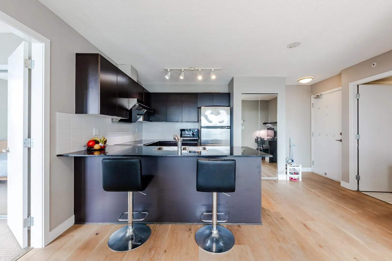 1602 4182 Dawson Street