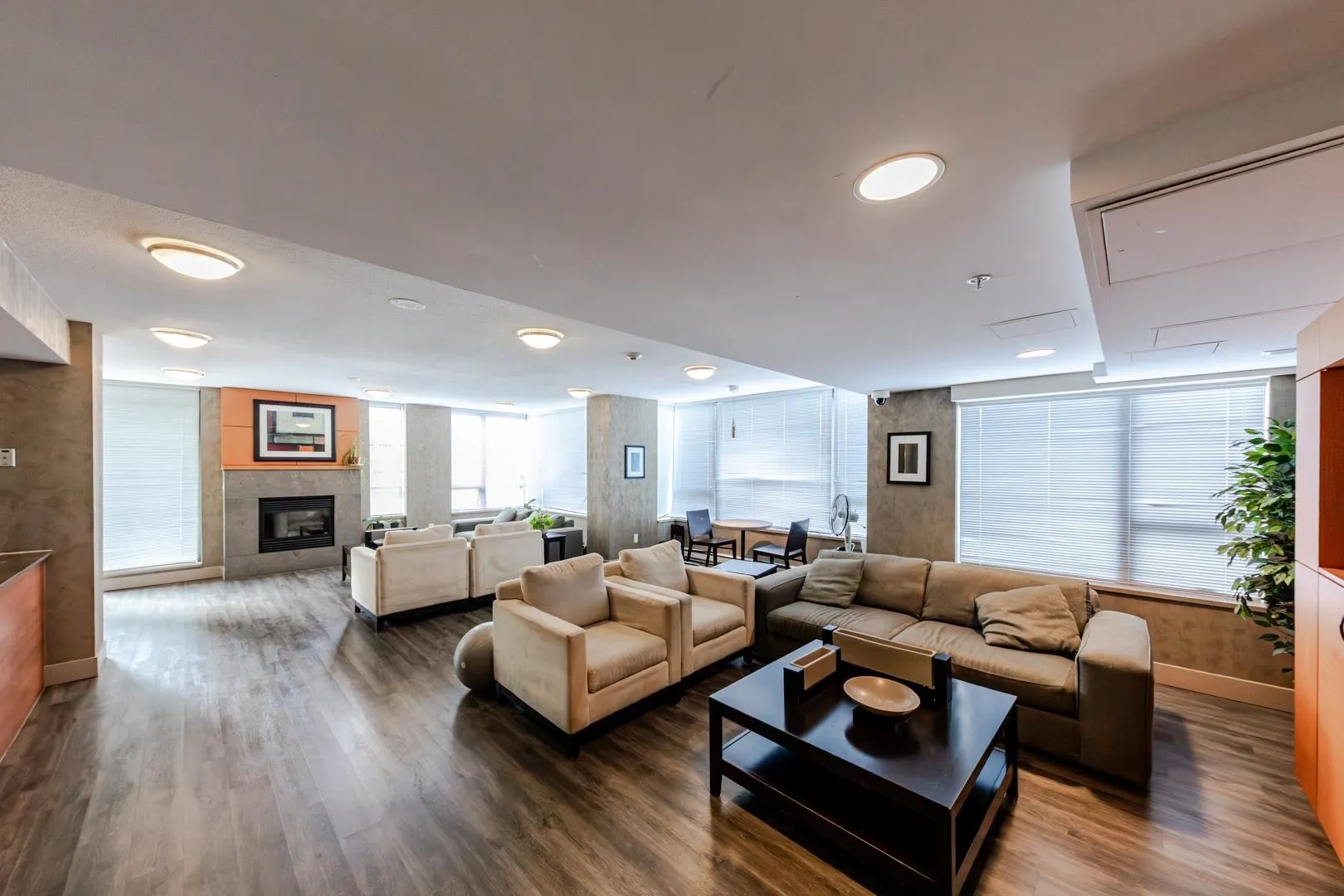 1602 4182 Dawson Street