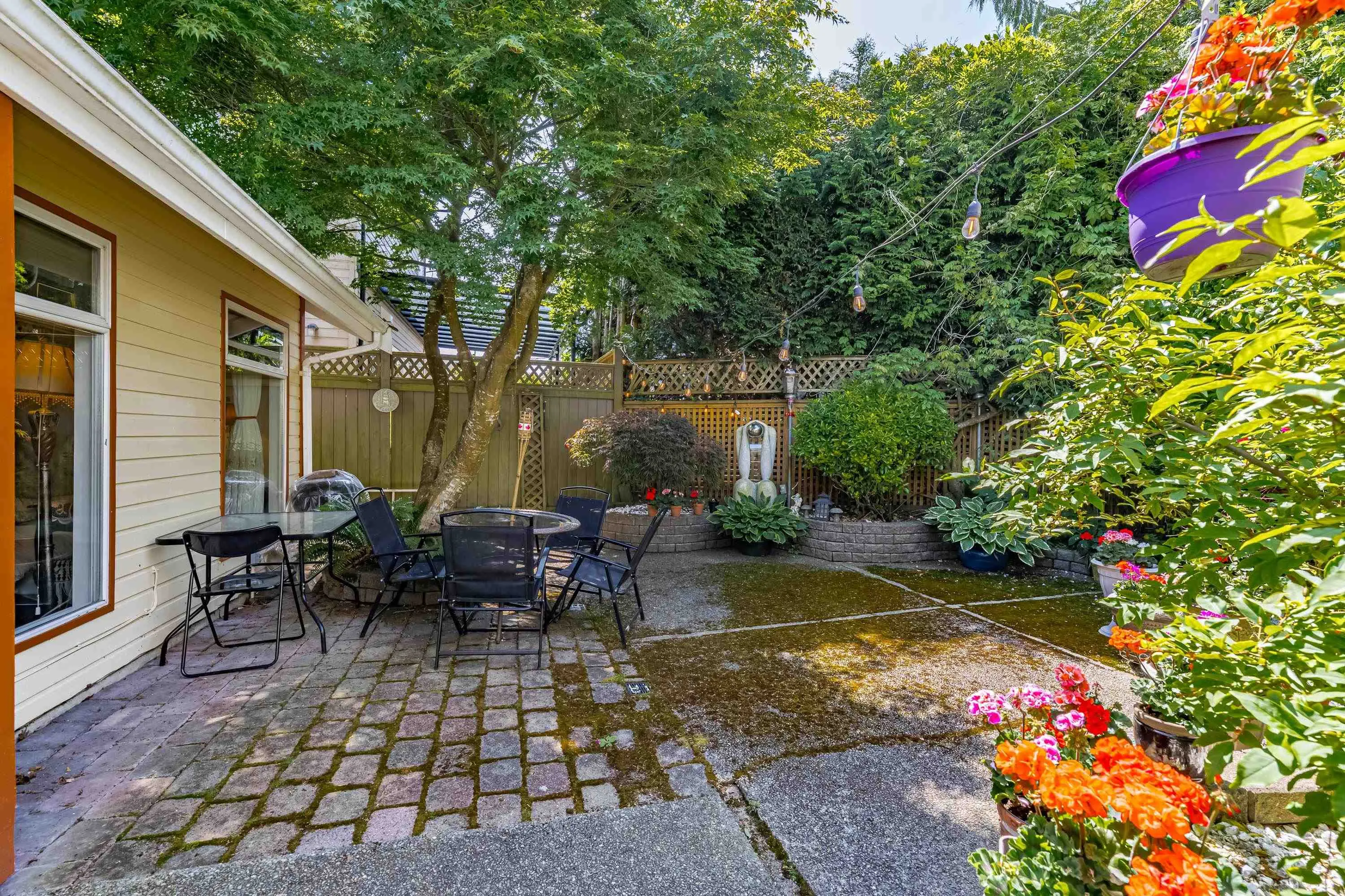 1472 Village Green Wynd