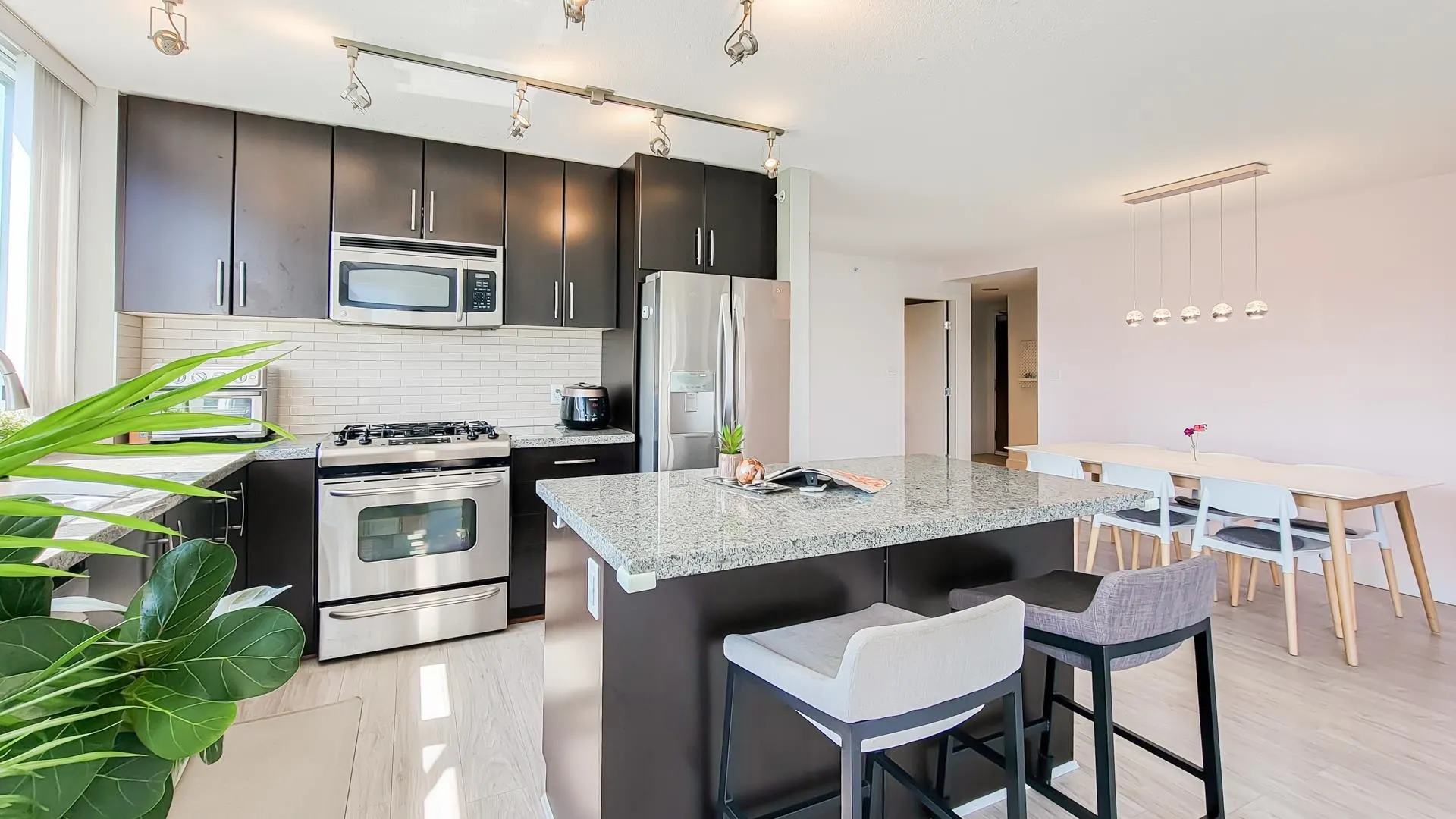 1208 660 Nootka Way