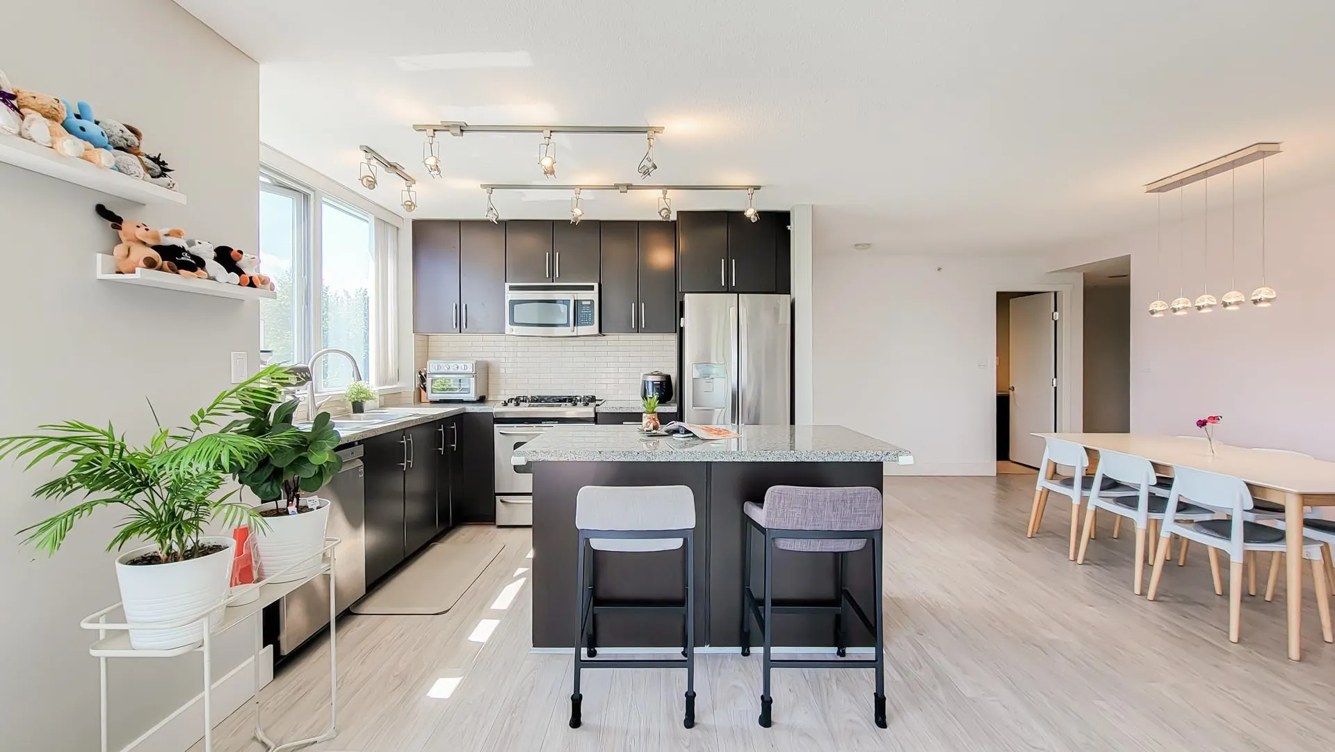 1208 660 Nootka Way
