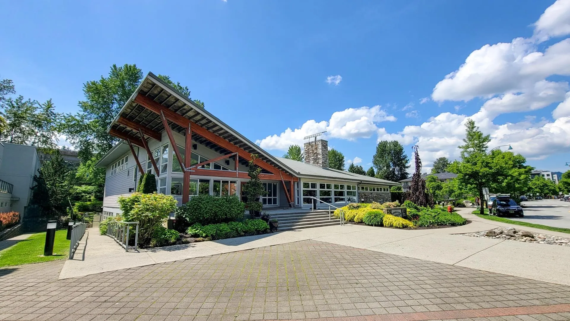 1208 660 Nootka Way