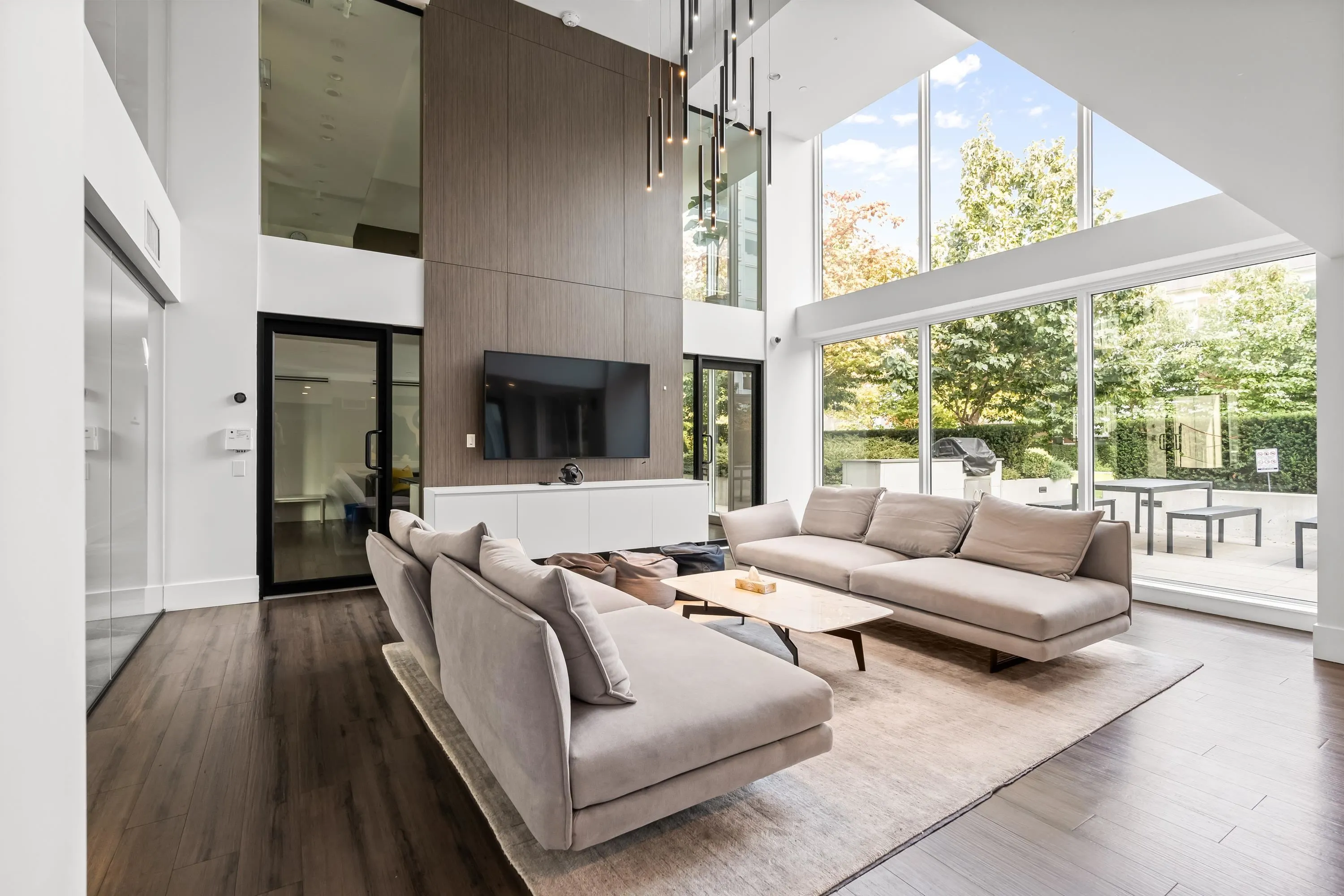 1403 5508 Hollybridge Way
