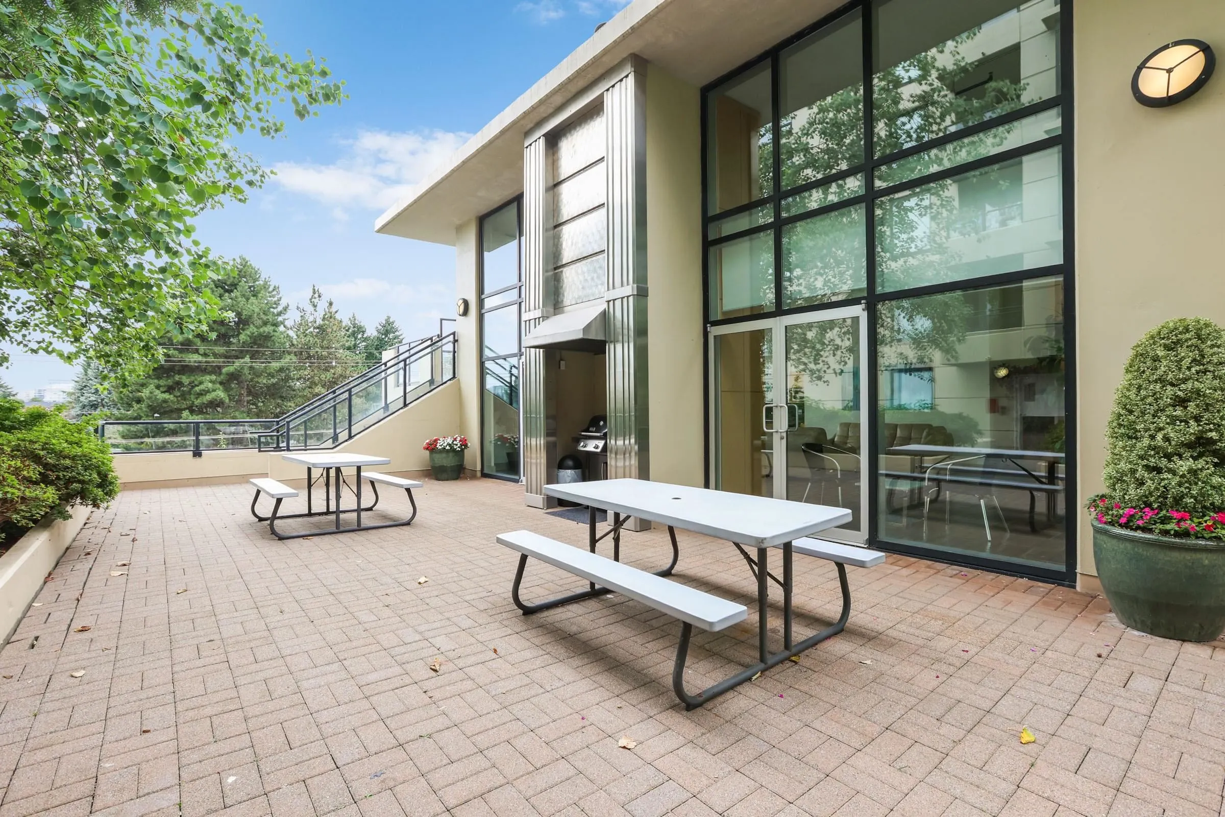 802 9188 Hemlock Drive