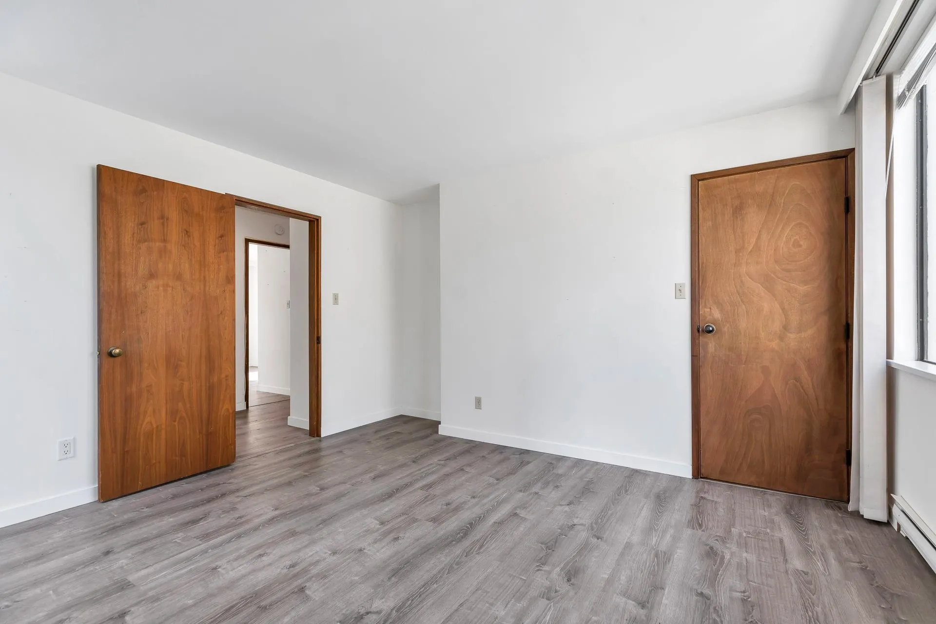 201 845 Chilco Street